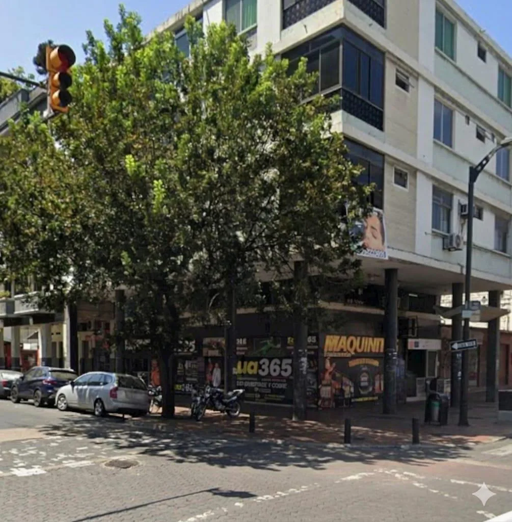 Venta Locales Comerciales. Centro de Guayaquil. Calle Vélez y Lorenzo Garaicoa. VYJ