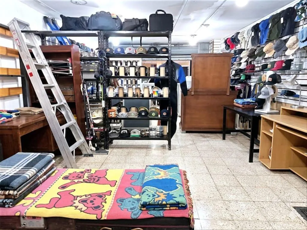 Venta Locales Comerciales. Centro de Guayaquil. Calle Vélez y Lorenzo Garaicoa. VYJ