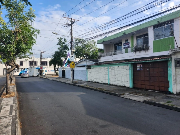 Casa en venta en Cdla. IESS en Sur de Guayaquil CesA