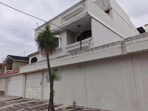 Venta Casa Garzota 3. Templo Chino. VyJ