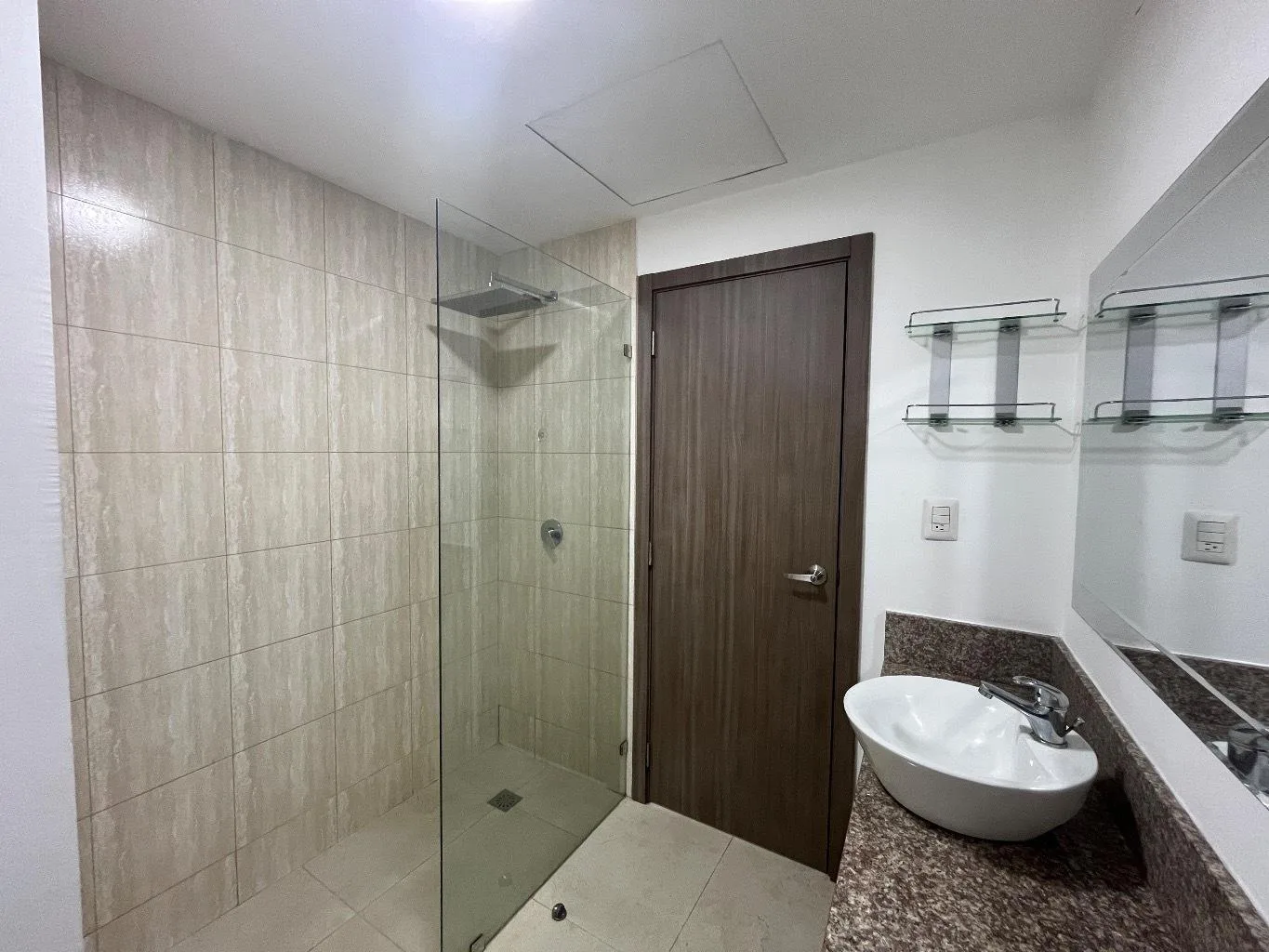 Alquiler de Suite en Edificio Pacific plaza, Ciudad Colon EleS