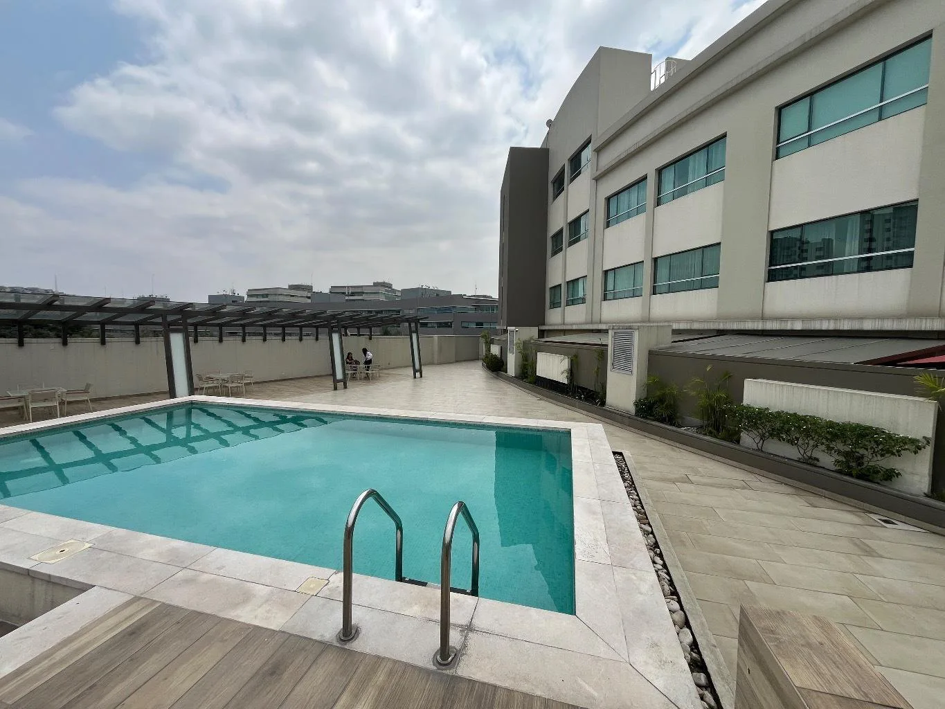 Alquiler de Suite en Edificio Pacific plaza, Ciudad Colon EleS
