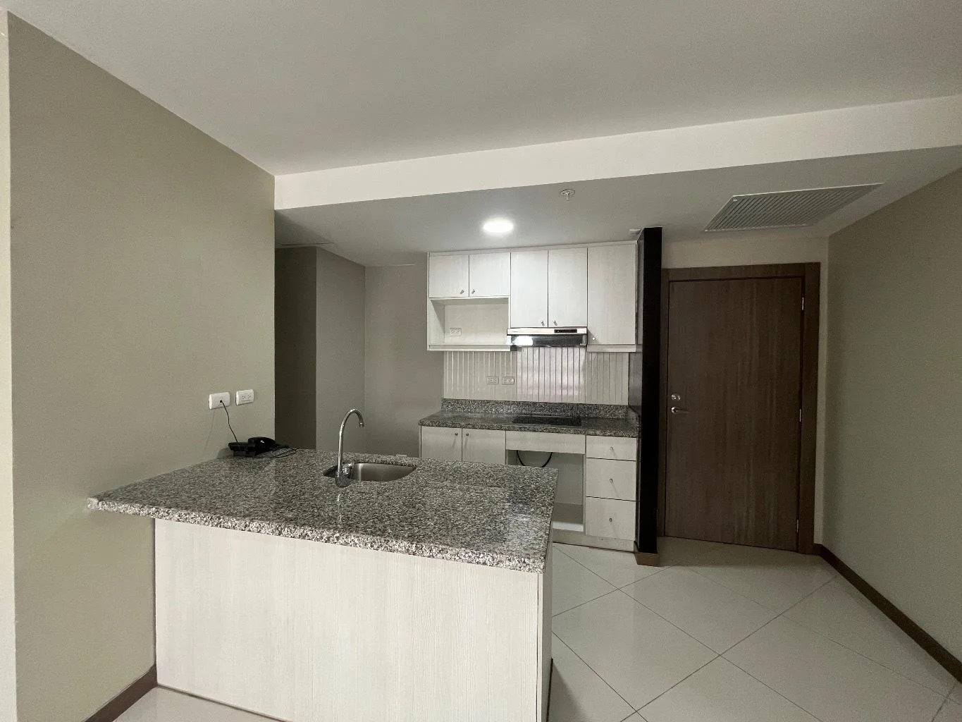 Alquiler de Suite en Edificio Pacific plaza, Ciudad Colon EleS