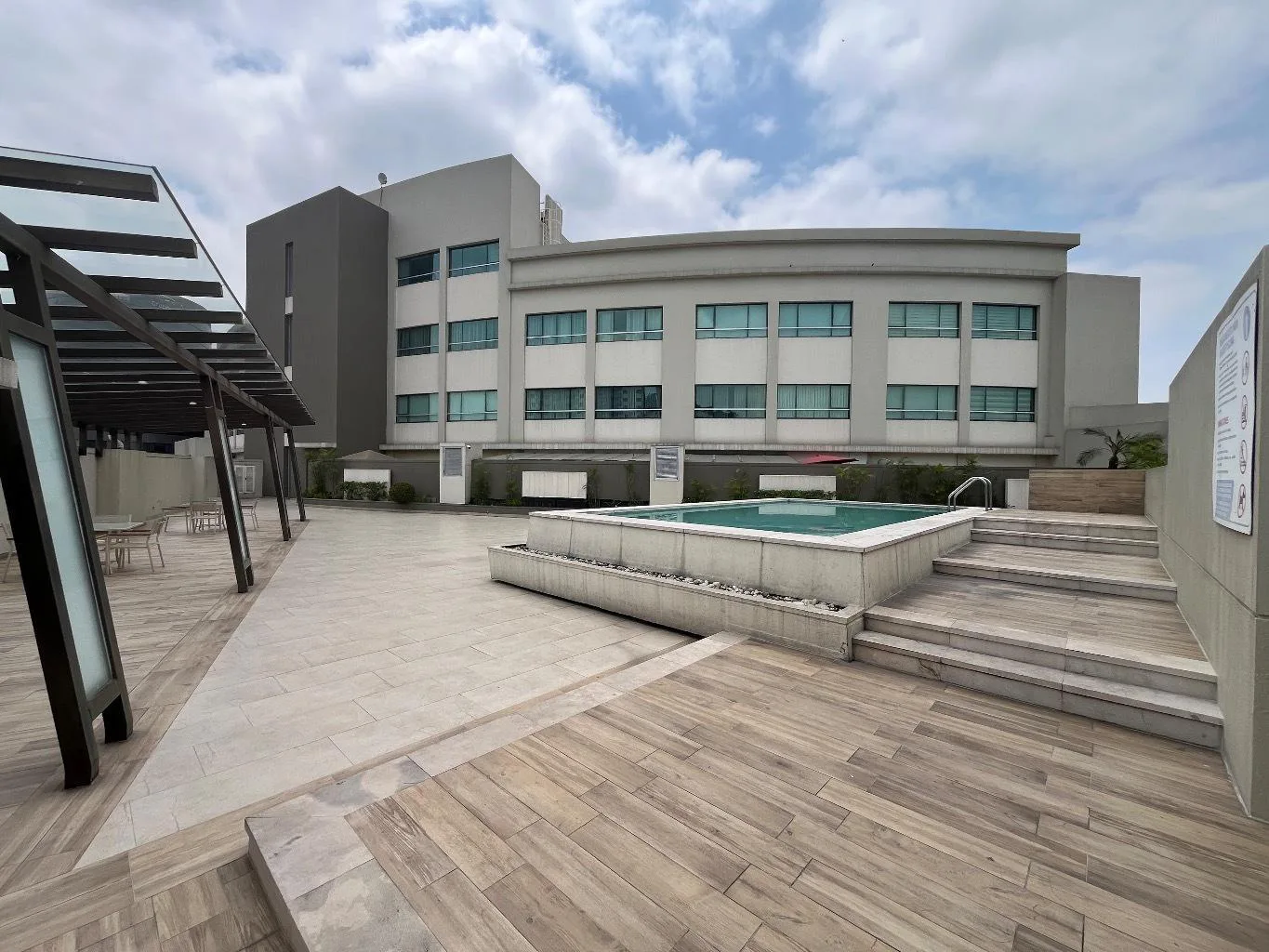 Alquiler de Suite en Edificio Pacific plaza, Ciudad Colon EleS