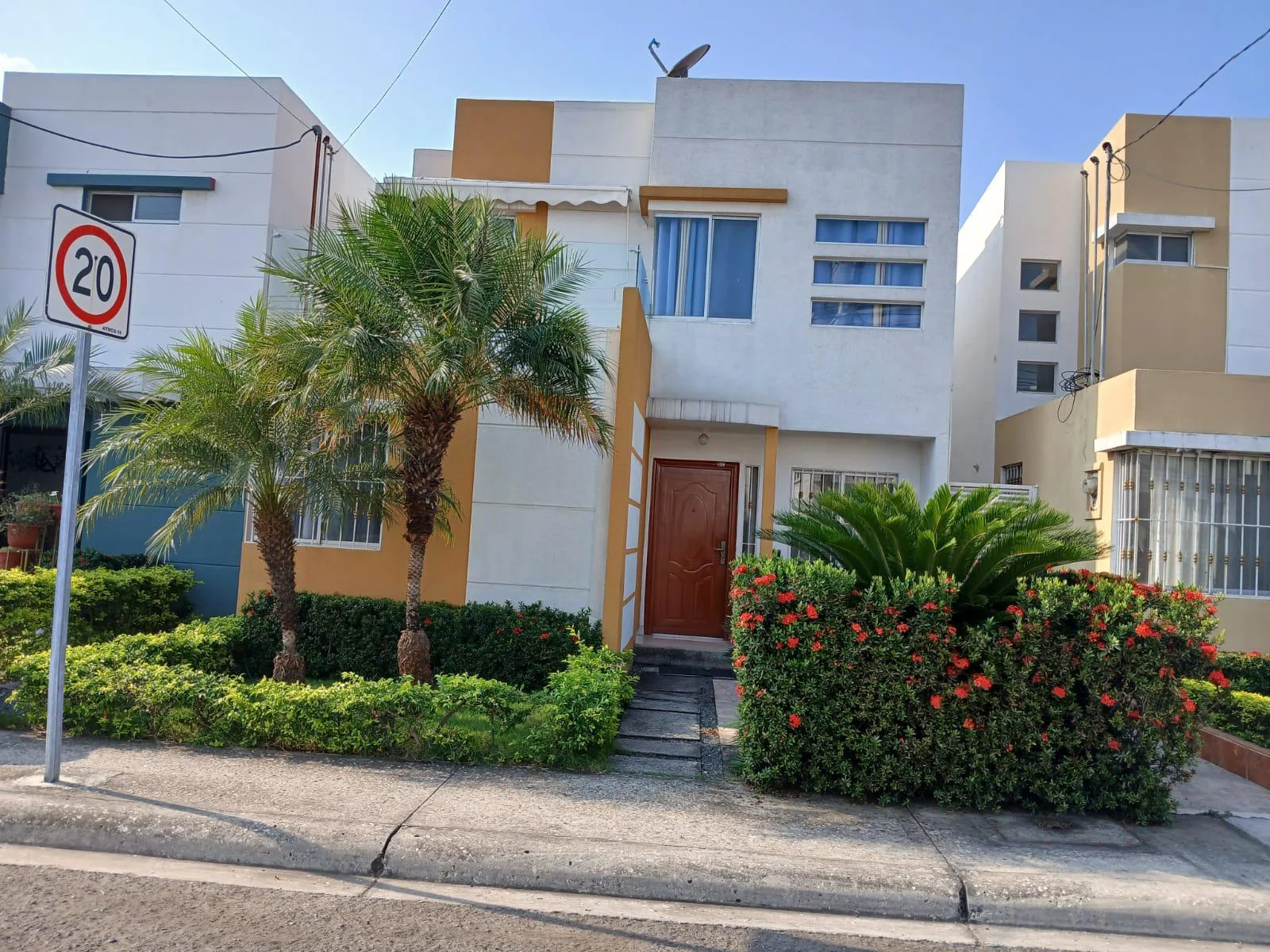 Casa Amoblada en Alquiler Urbanización San Antonio TatO