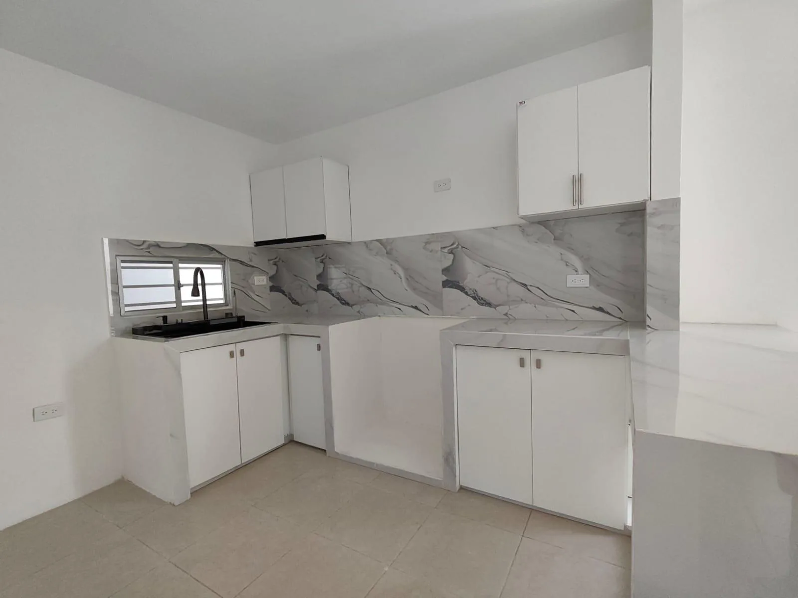 Casa en Alquiler Urbanización Villa Geranio 2, Vía a la Costa, Chongon GraC