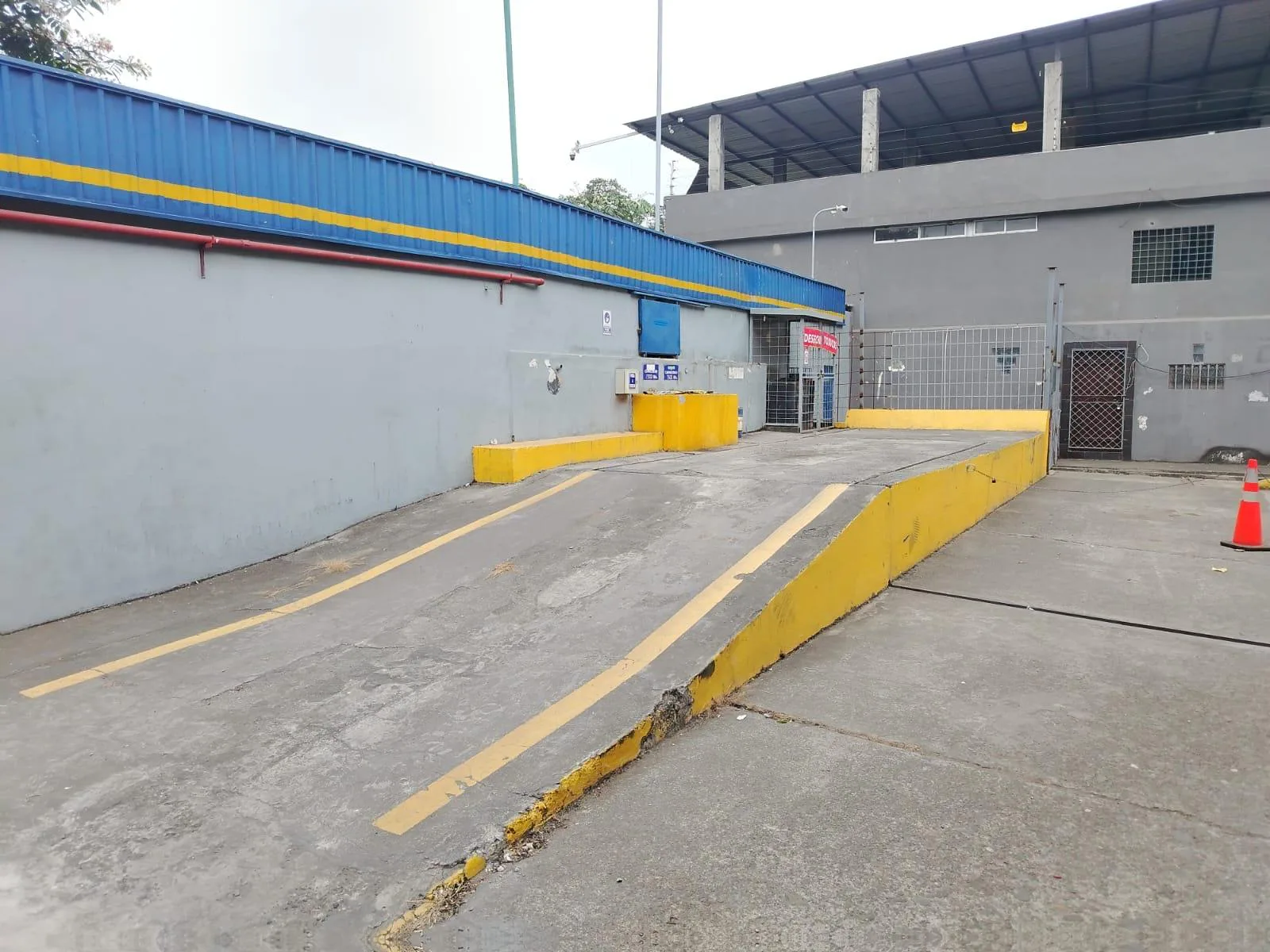 Gasolinera con Edificio Rentero en Venta, Milagro, CesA
