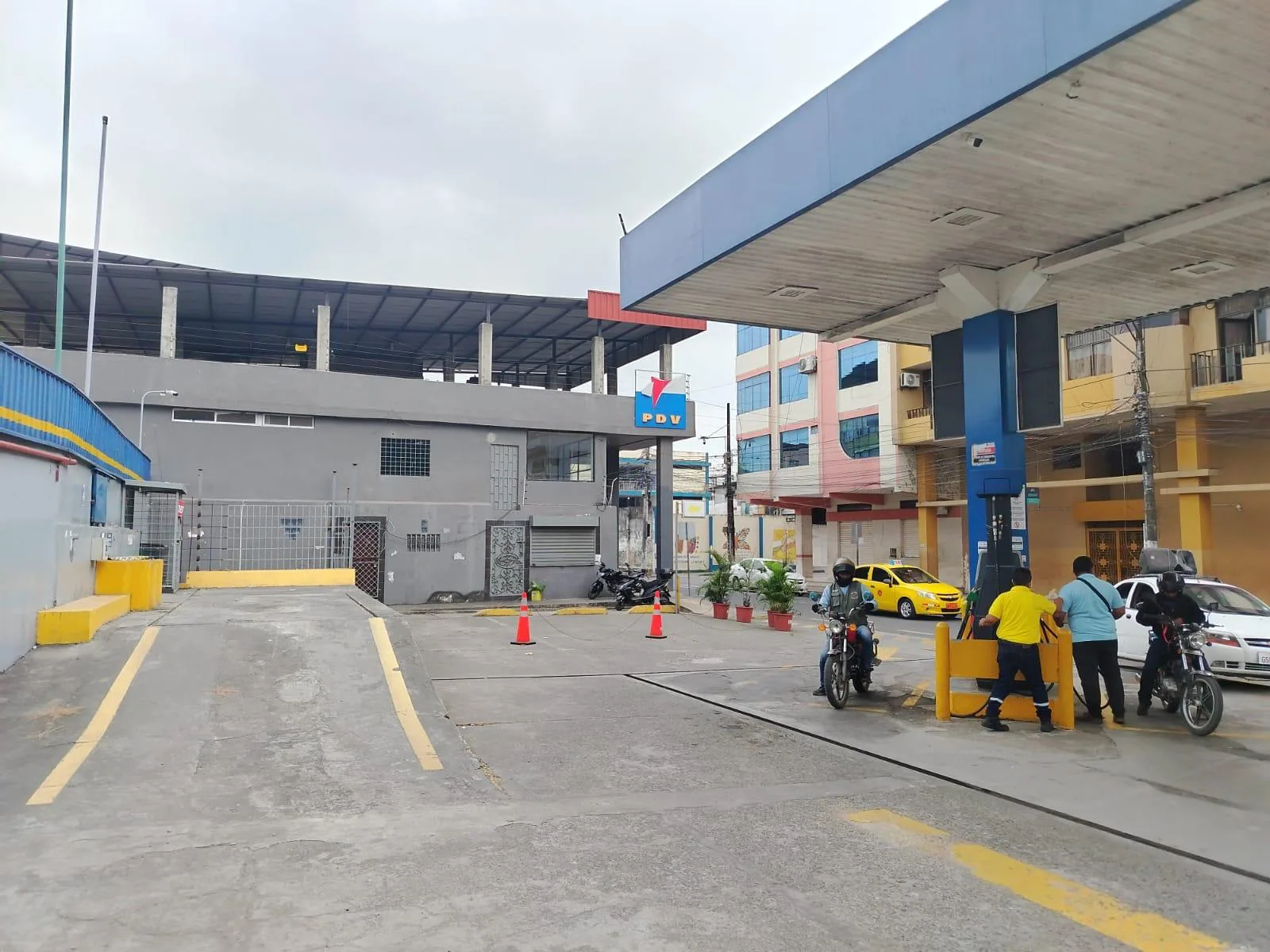Gasolinera con Edificio Rentero en Venta, Milagro, CesA