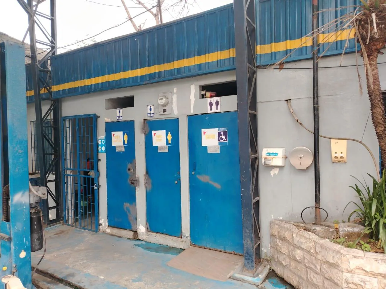 Gasolinera con Edificio Rentero en Venta, Milagro, CesA