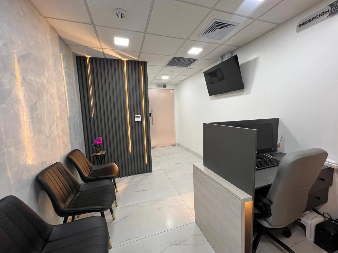 Consultorio en Alquiler, Edificio Agora, RobA
