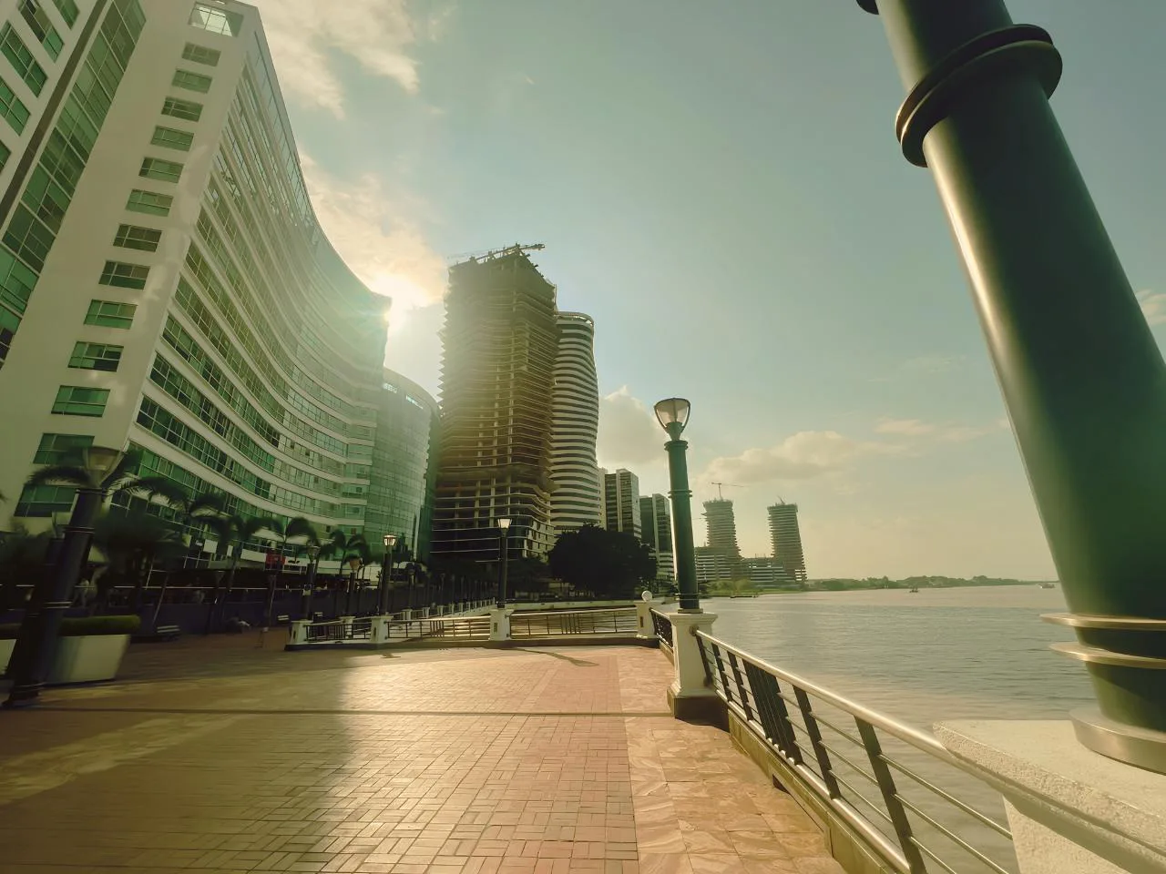 Suite en Alquiler en Riverfront II en Puerto Santa Ana, Guayaquil AnsSa