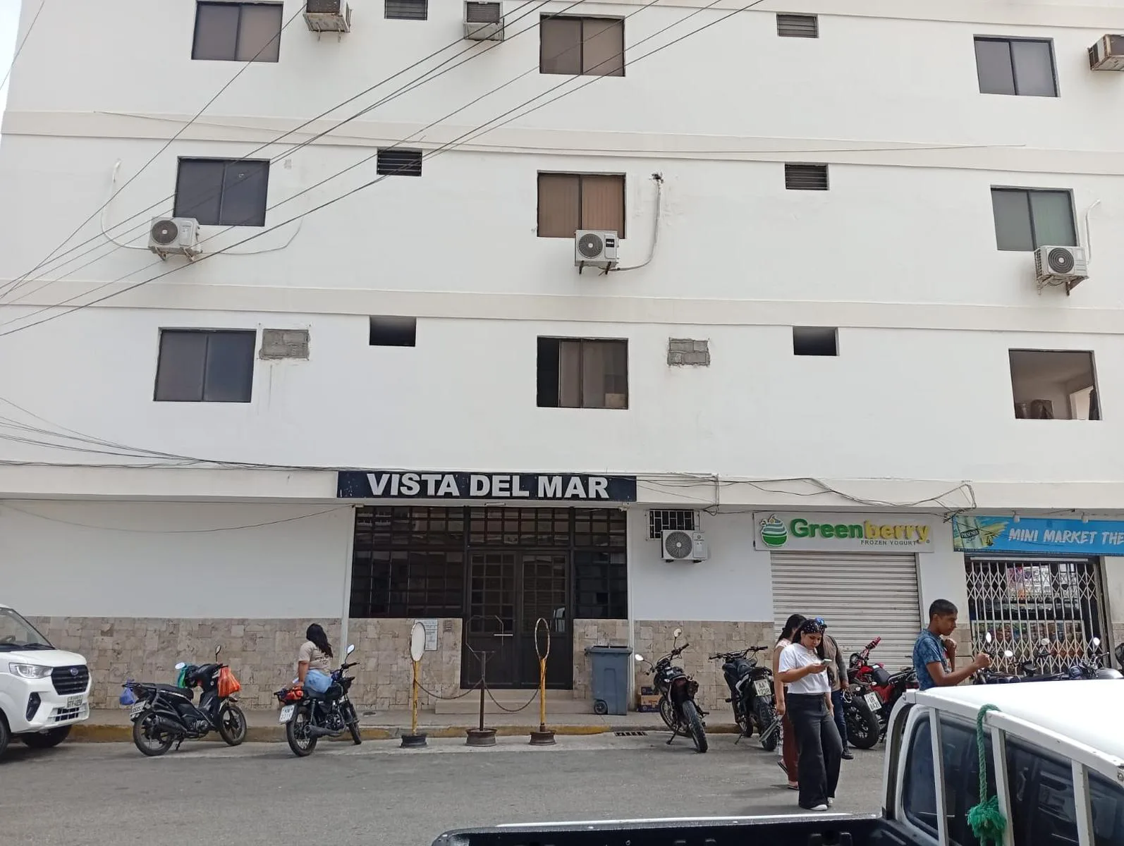 Departamento en venta, malecón Salinas, edificio frente a la playa, piso 7 RauH