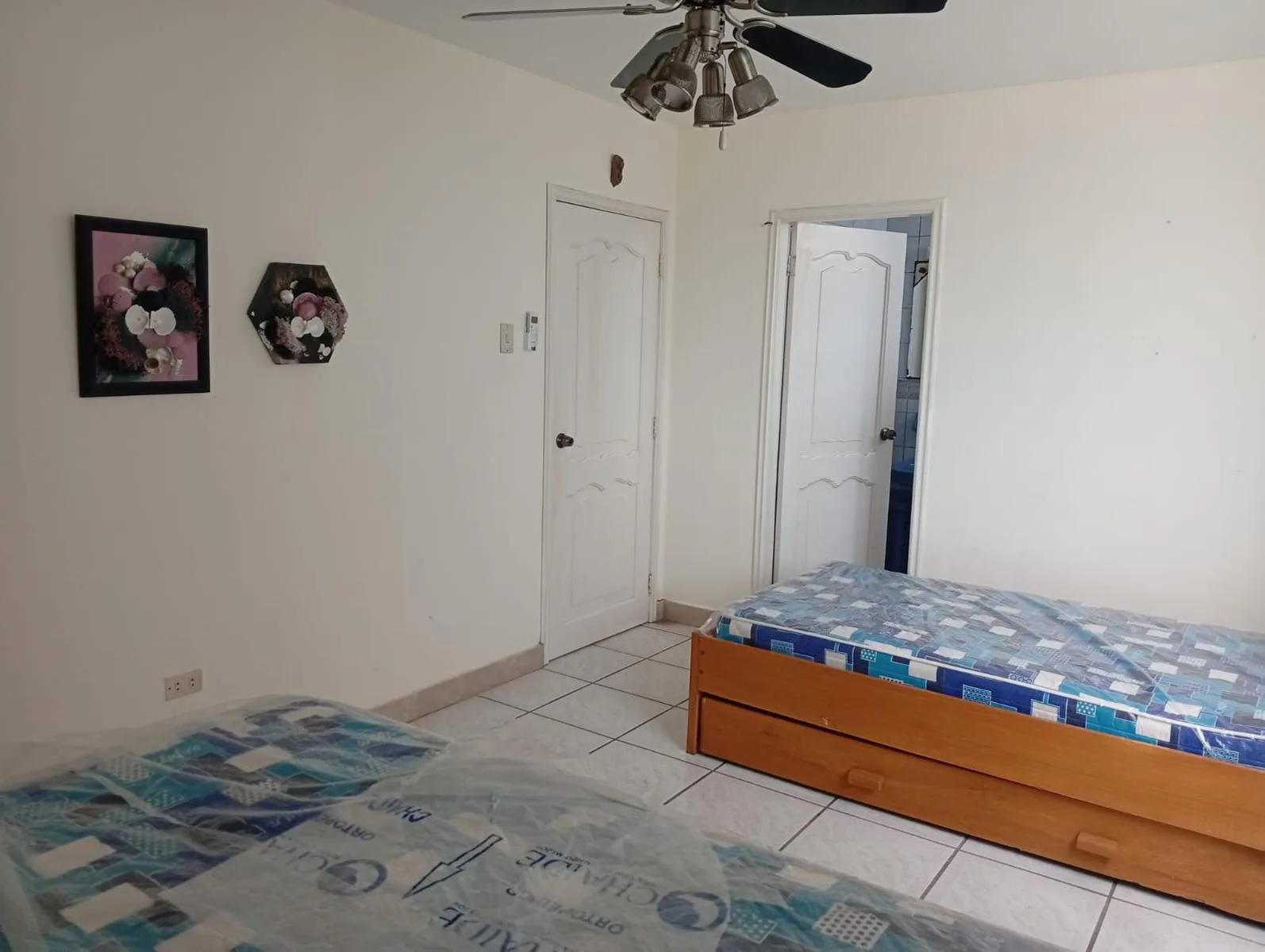 Departamento en venta, malecón Salinas, edificio frente a la playa, piso 7 RauH