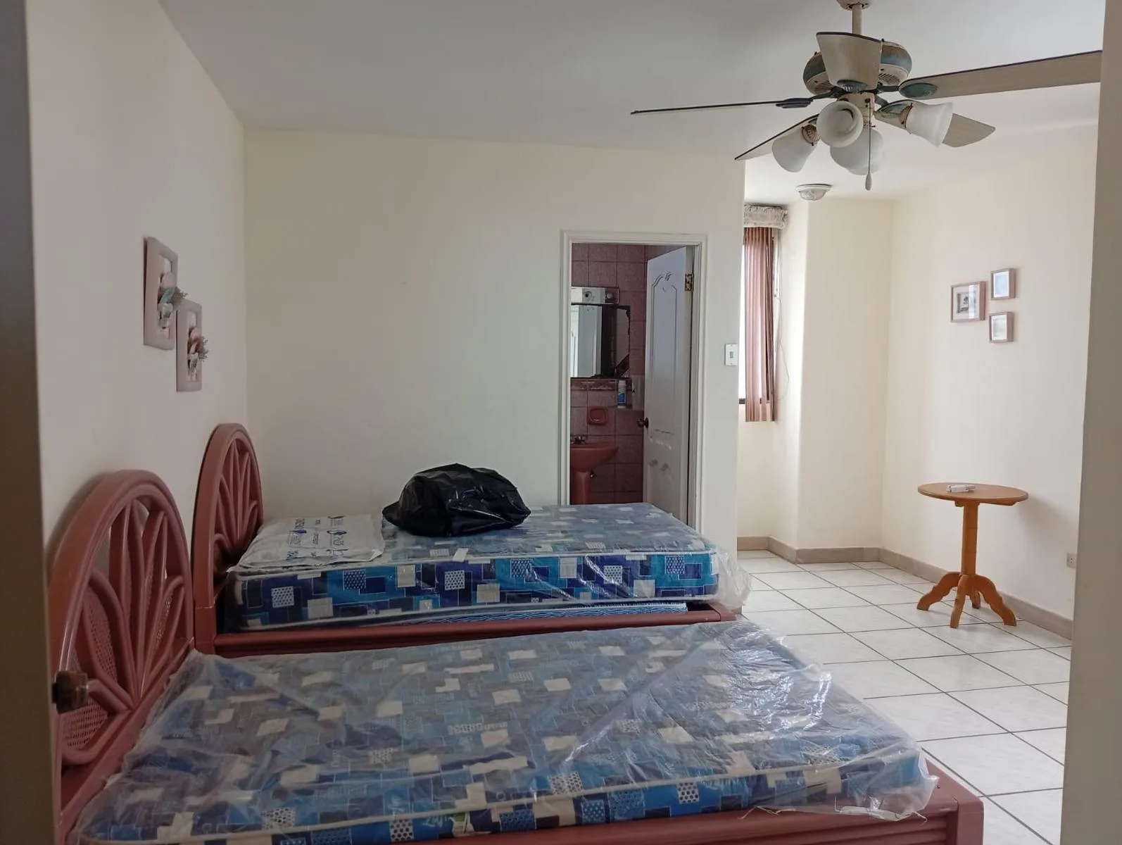 Departamento en venta, malecón Salinas, edificio frente a la playa, piso 7 RauH