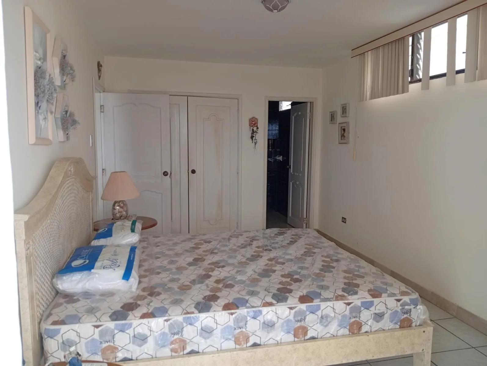 Departamento en venta, malecón Salinas, edificio frente a la playa, piso 7 RauH