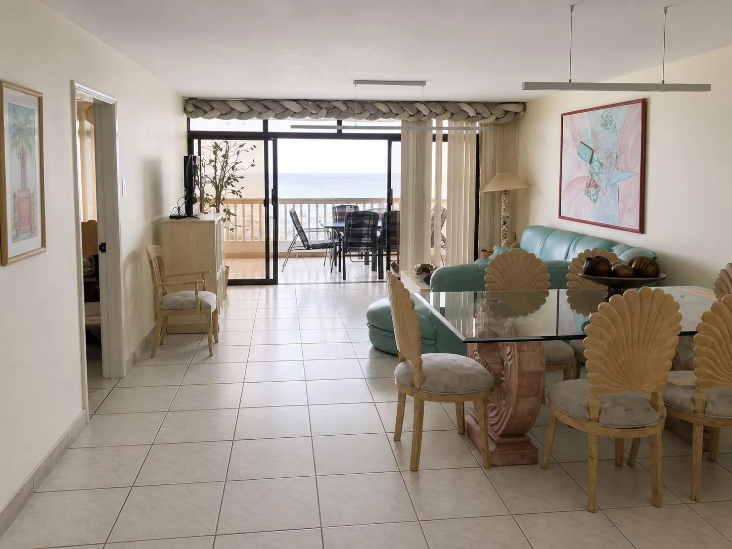 Departamento en venta, malecón Salinas, edificio frente a la playa, piso 7 RauH