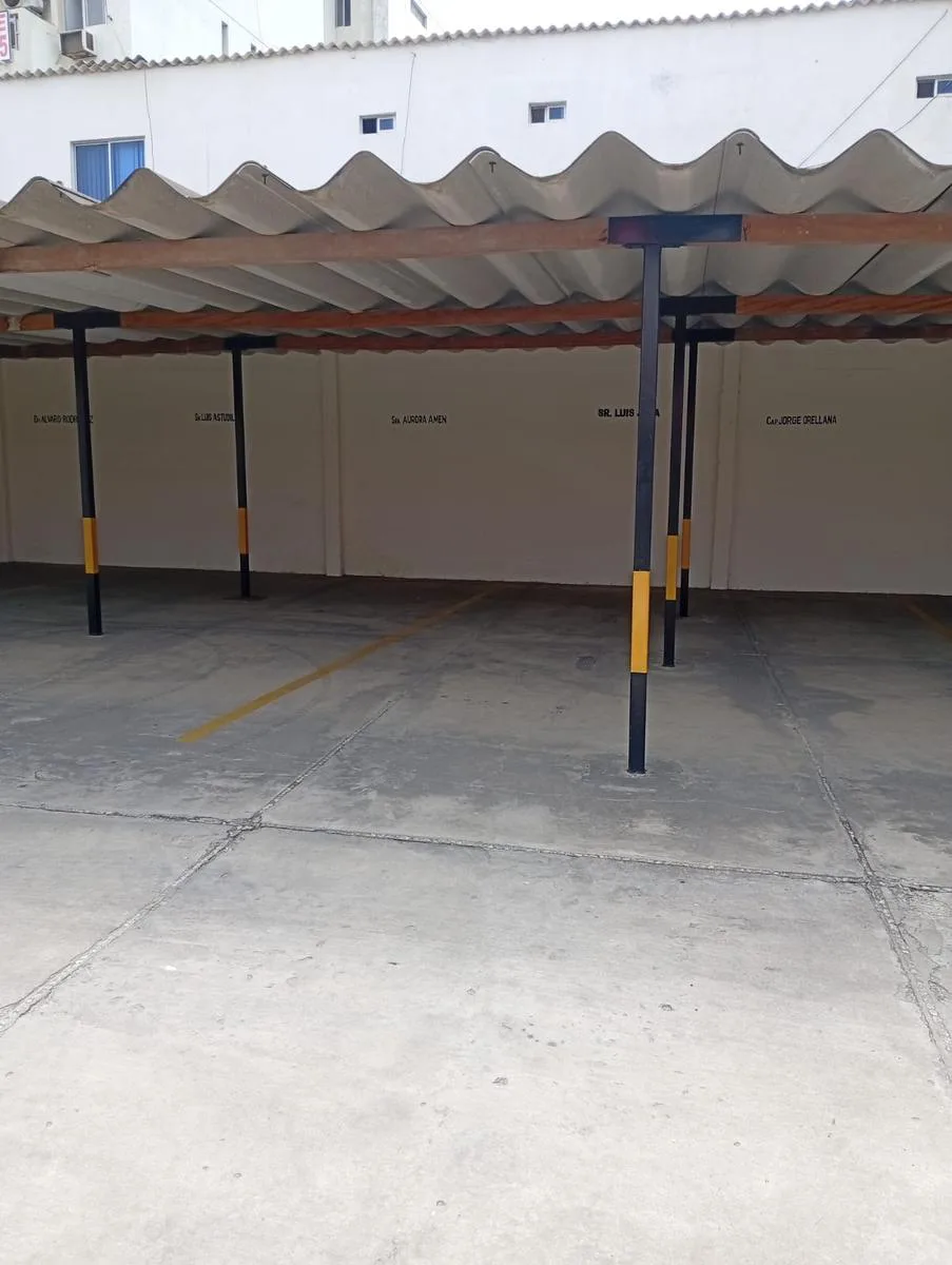 Departamento en venta, malecón Salinas, edificio frente a la playa, piso 7 RauH