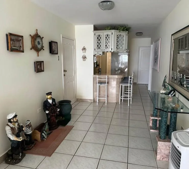 Departamento en venta, malecón Salinas, edificio frente a la playa, piso 7 RauH