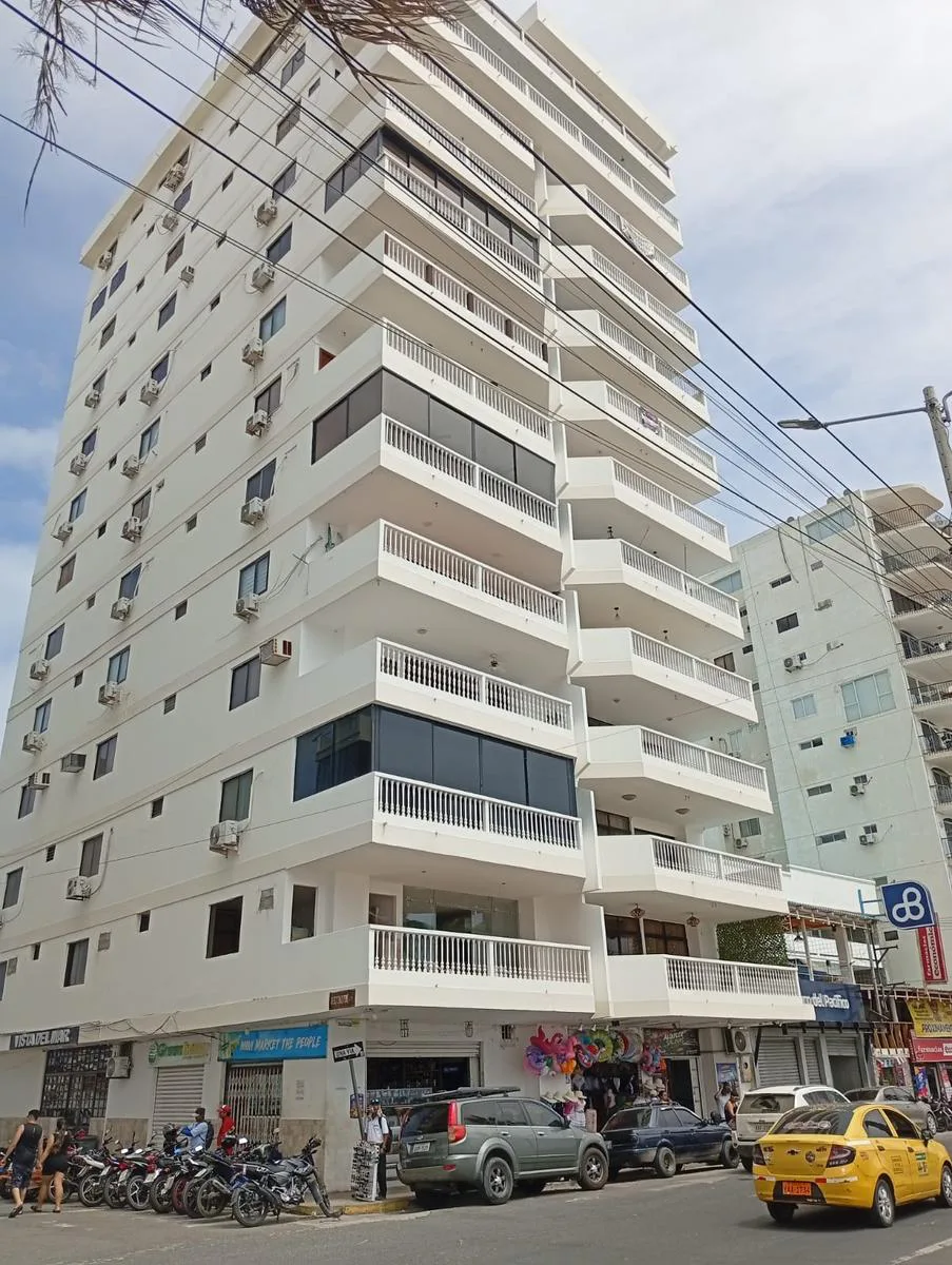 Departamento en venta, malecón Salinas, edificio frente a la playa, piso 7 RauH