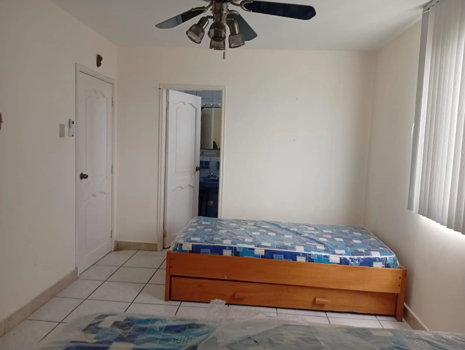 Departamento en venta, malecón Salinas, edificio frente a la playa, piso 7 RauH