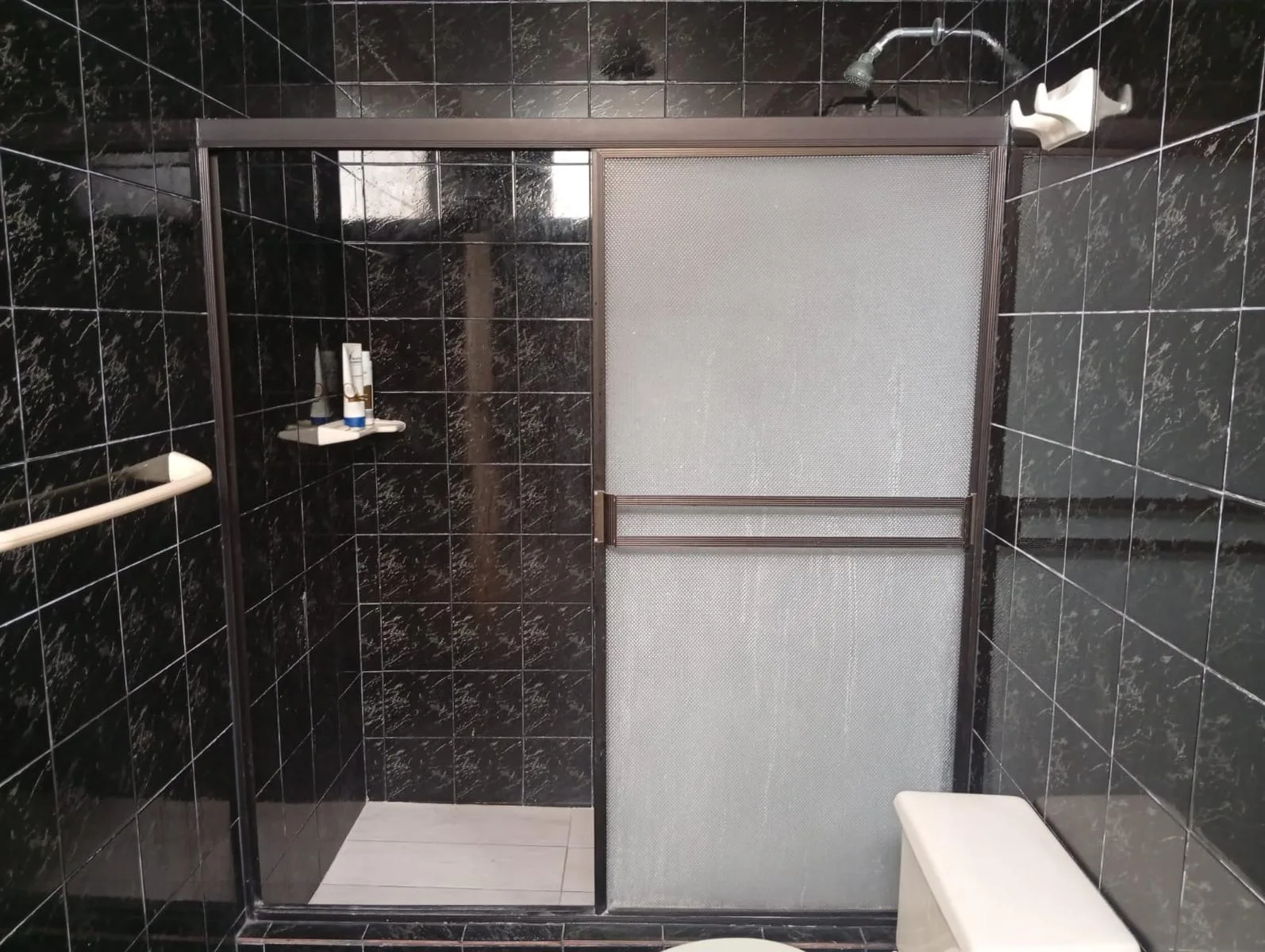 Departamento en venta, malecón Salinas, edificio frente a la playa, piso 7 RauH
