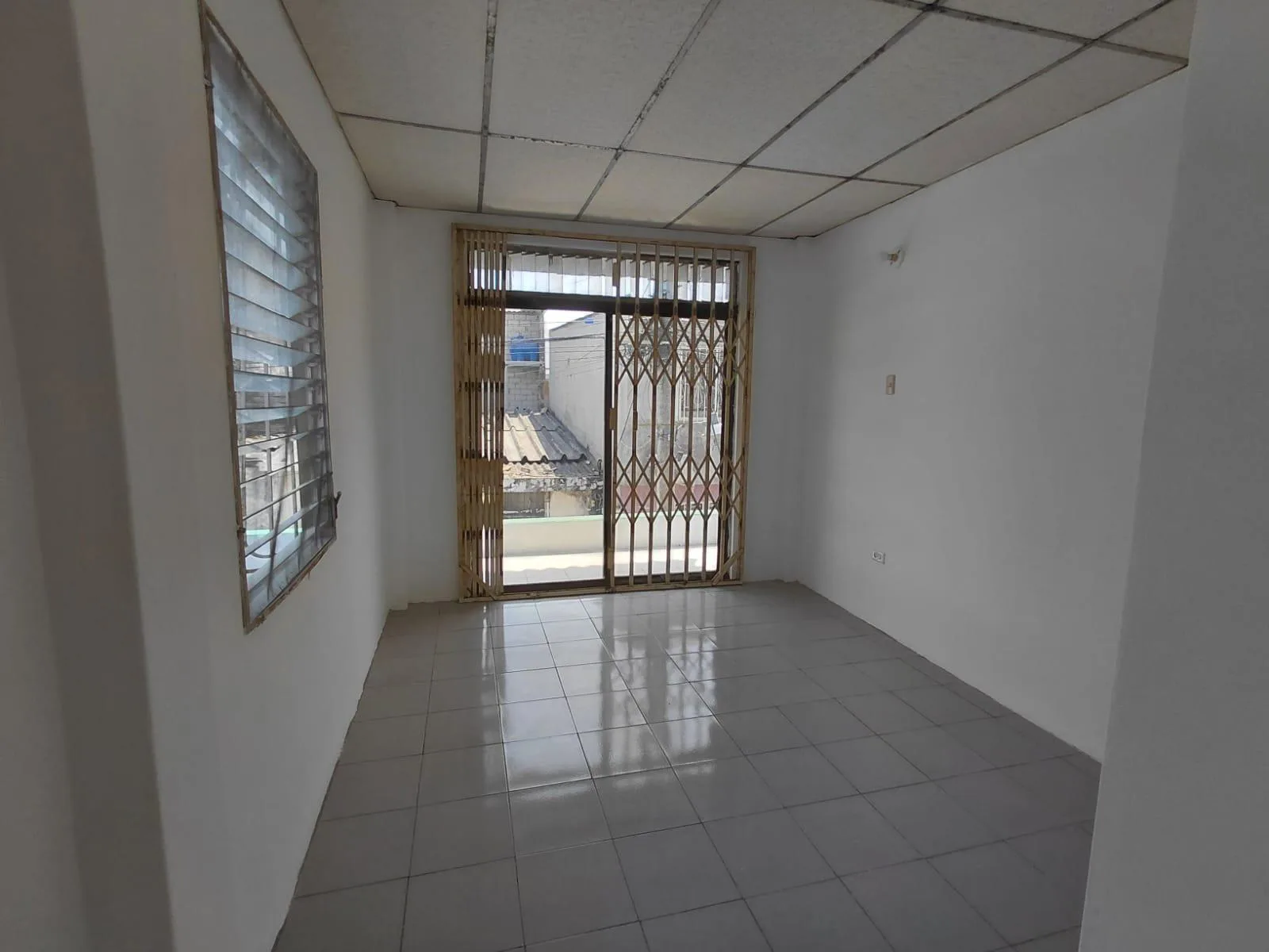 Casa en Venta – Martha de Roldós XimO