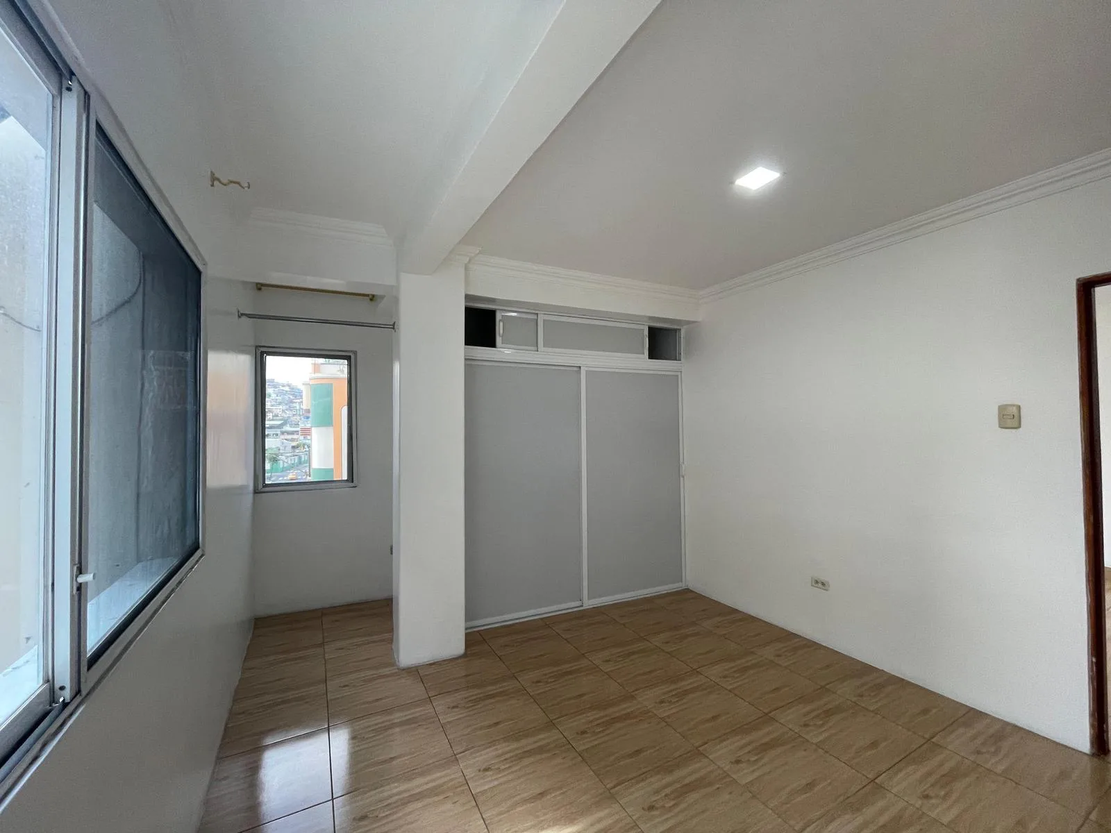 Suite en Venta Centro de guayaquil calle Cordova y mendiburo AleMo