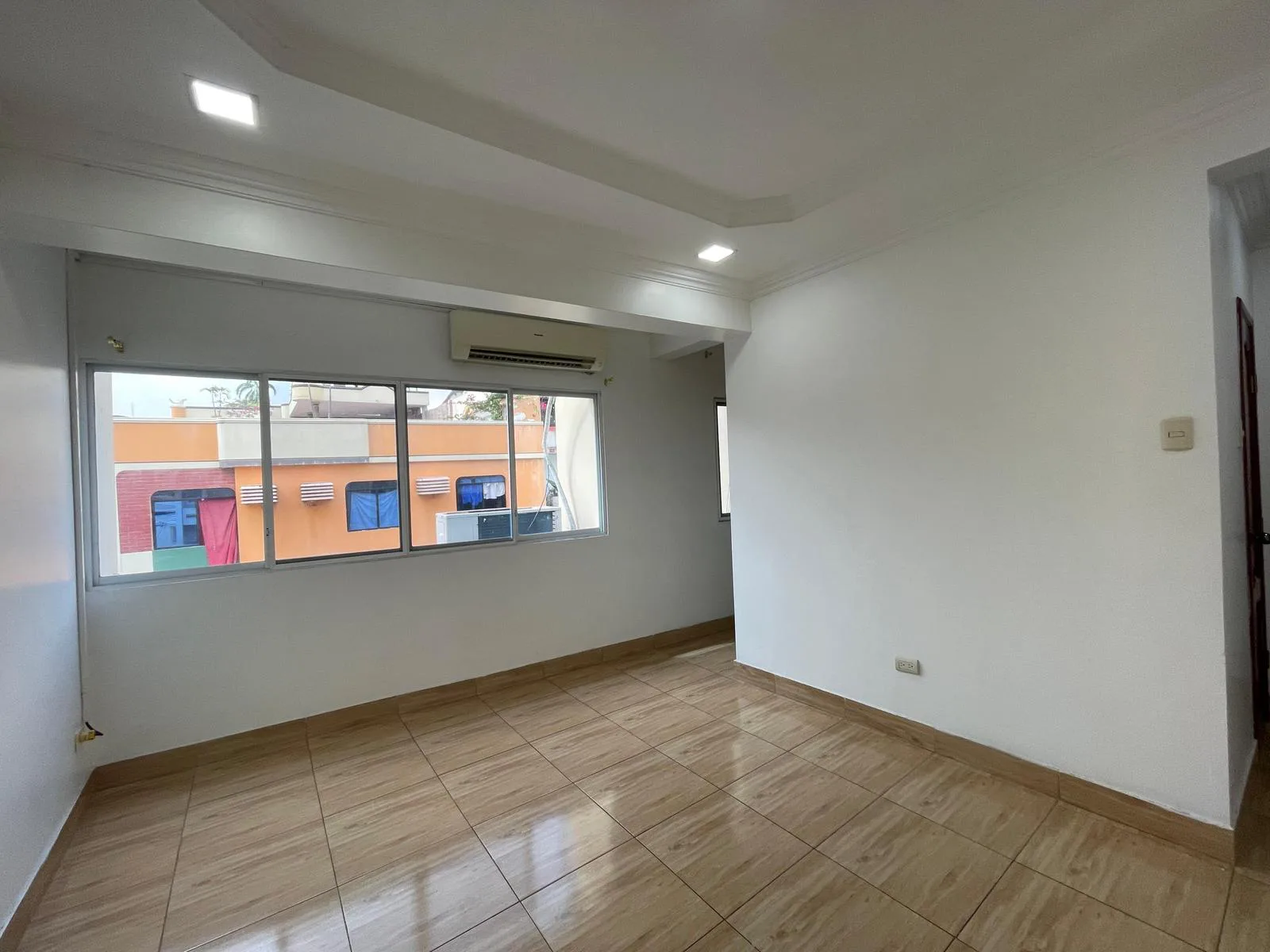 Suite en Venta Centro de guayaquil calle Cordova y mendiburo AleMo