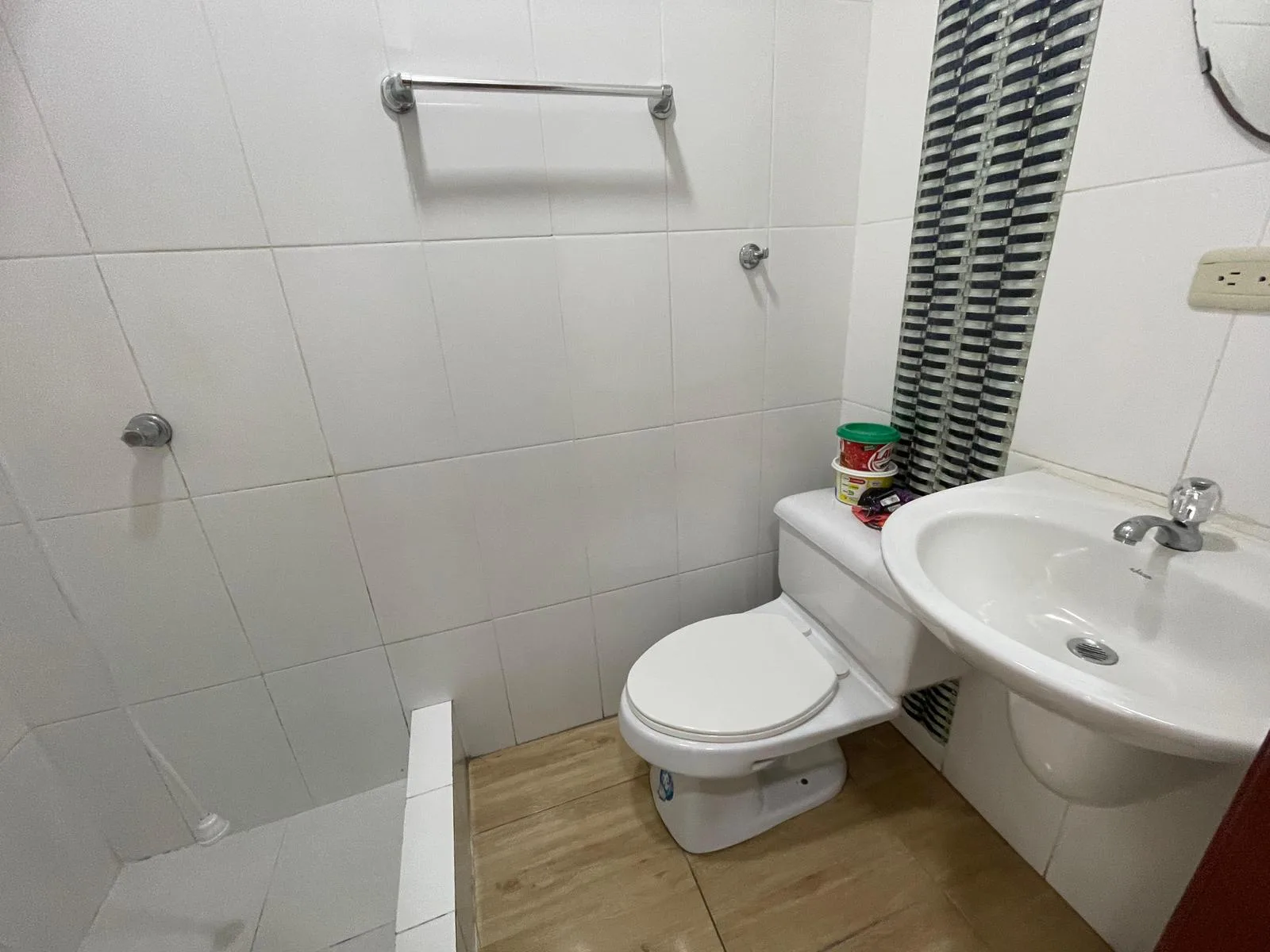 Suite en Venta Centro de guayaquil calle Cordova y mendiburo AleMo