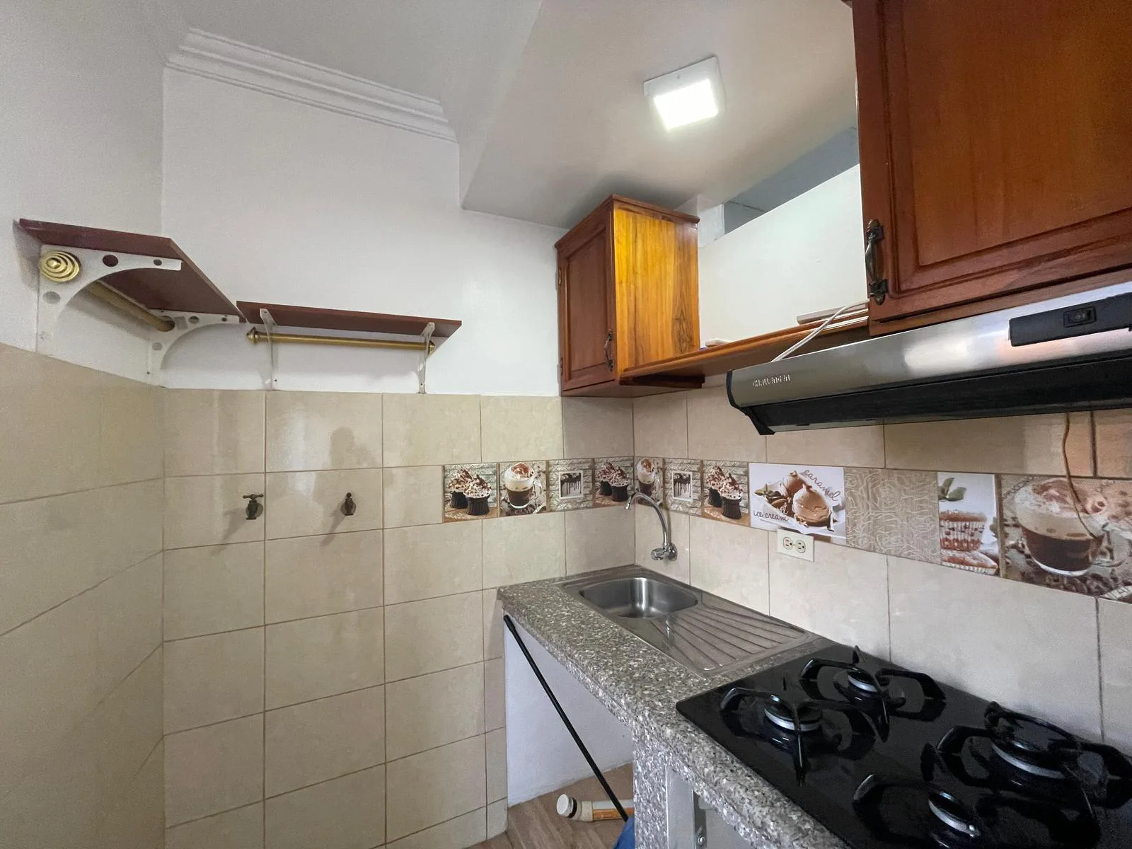 Suite en Venta Centro de guayaquil calle Cordova y mendiburo AleMo