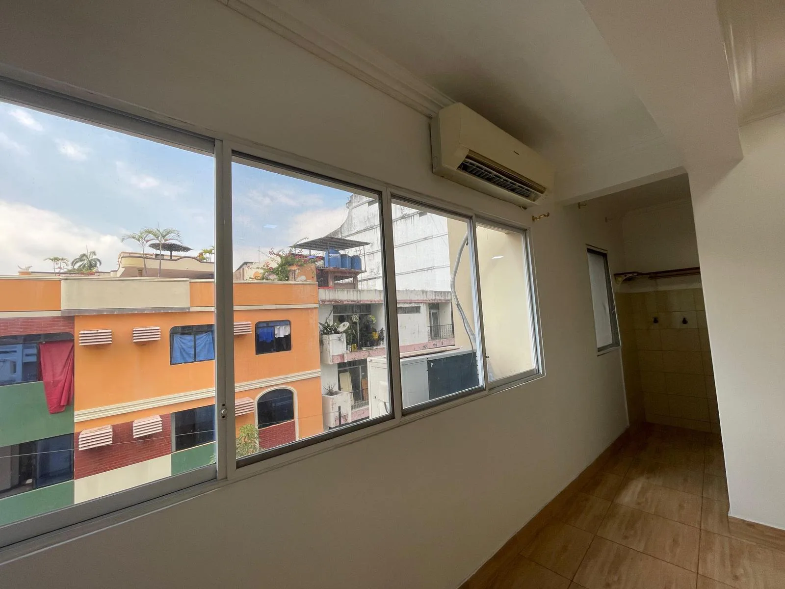 Suite en Venta Centro de guayaquil calle Cordova y mendiburo AleMo