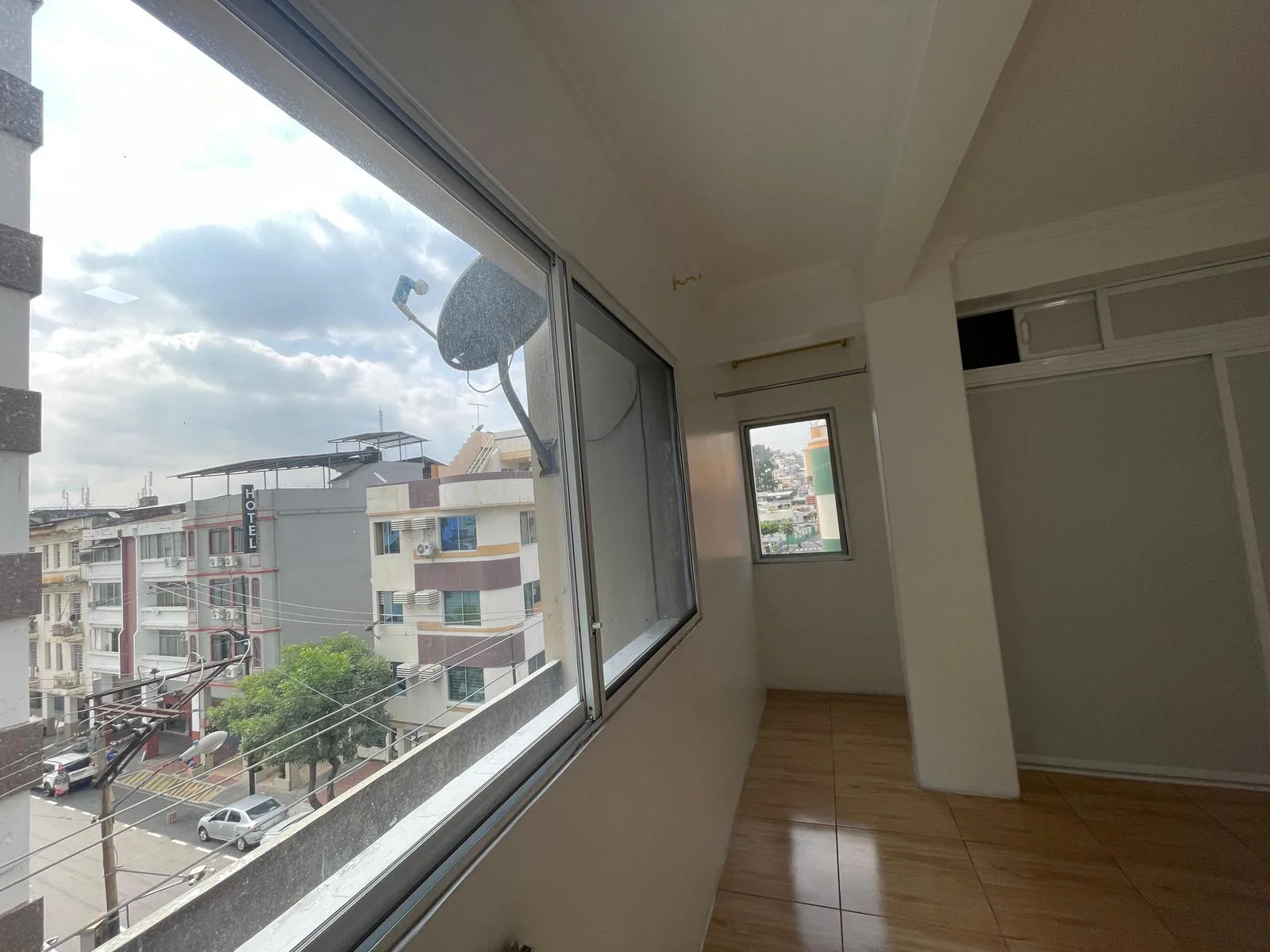 Suite en Venta Centro de guayaquil calle Cordova y mendiburo AleMo