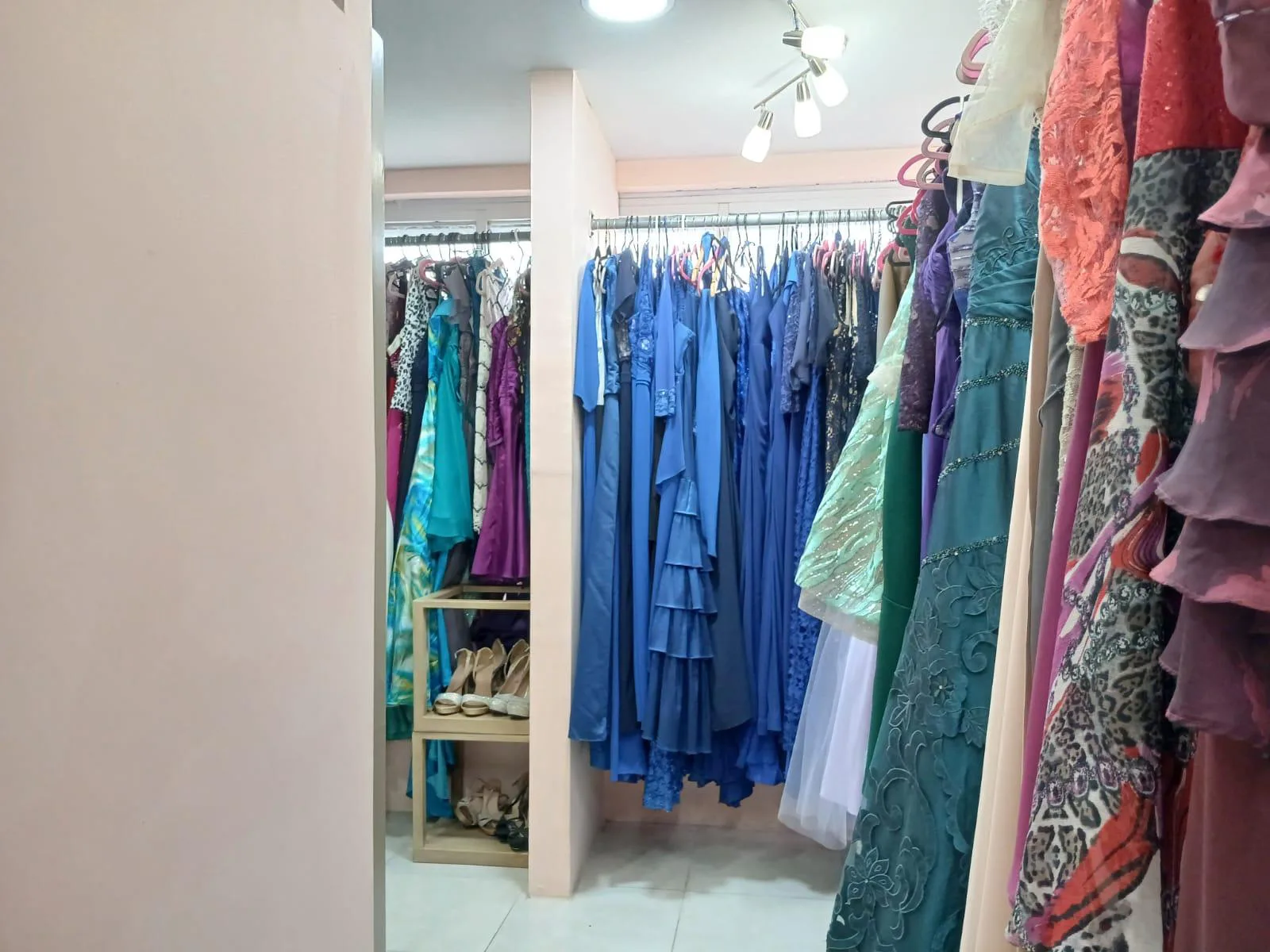 Local Comercial Amoblado y Equipado con 3 Negocios Produciendo en Venta TatO