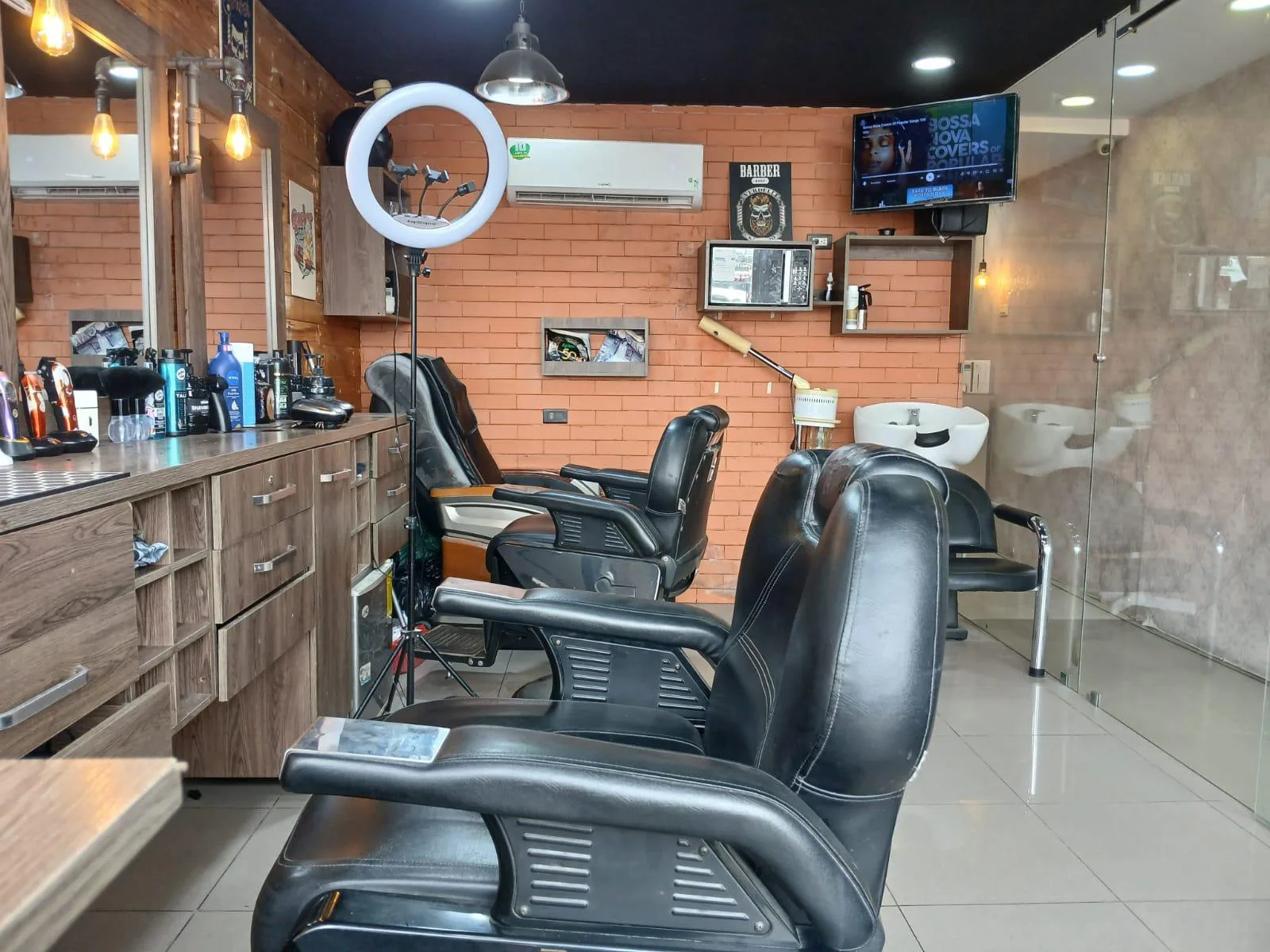 Local Comercial Amoblado y Equipado con 3 Negocios Produciendo en Venta TatO