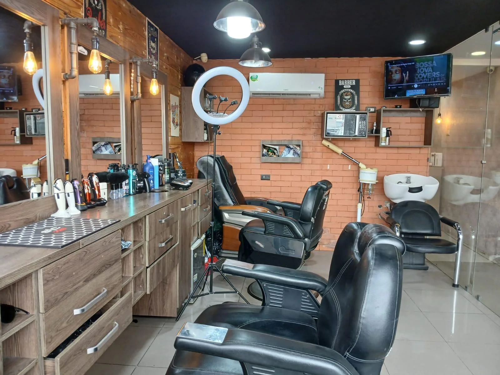 Local Comercial Amoblado y Equipado con 3 Negocios Produciendo en Venta TatO