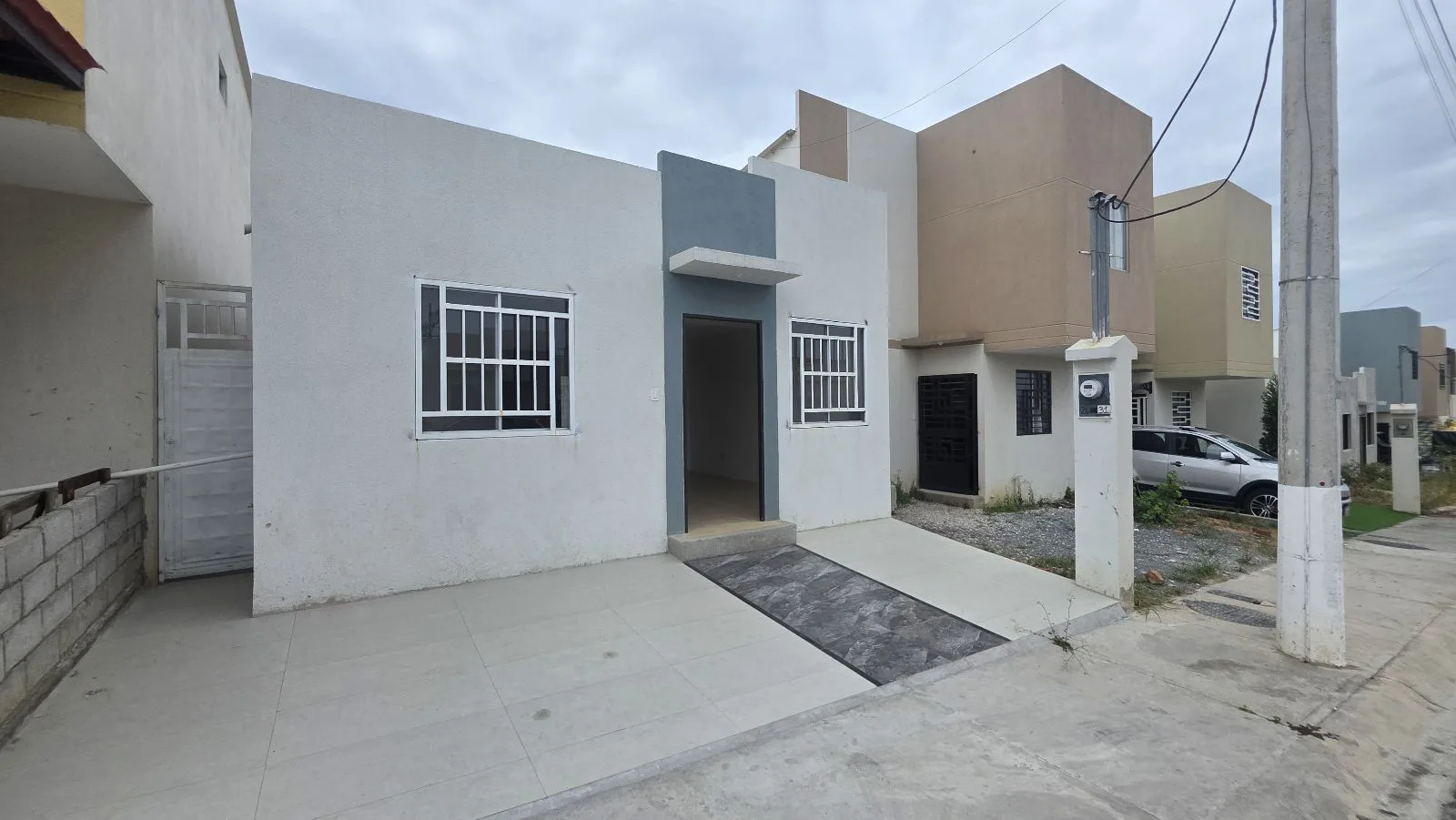 Villa Geranio 2, ingresando por Chongon, GenF
