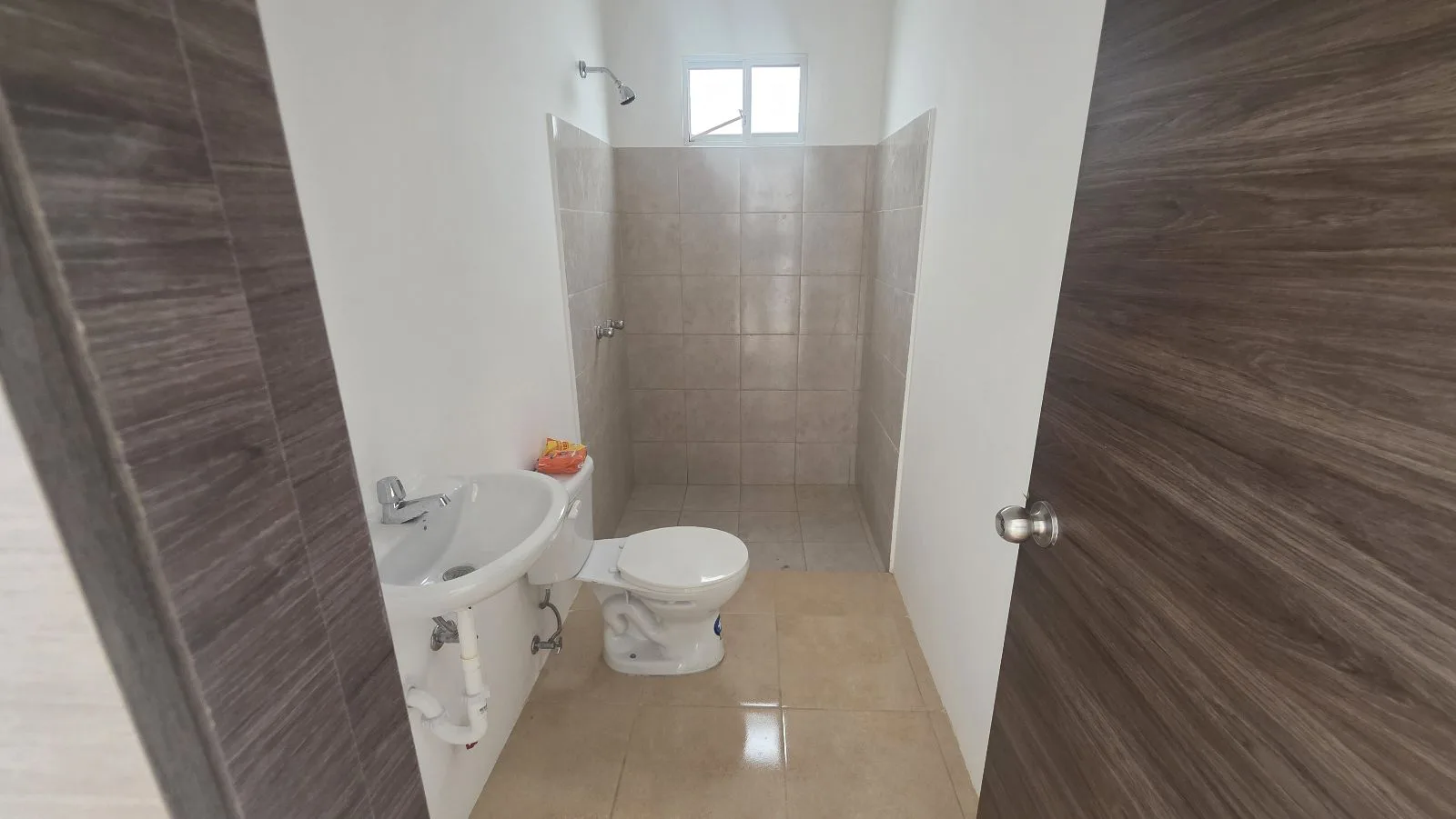 Villa Geranio 2, ingresando por Chongon, GenF