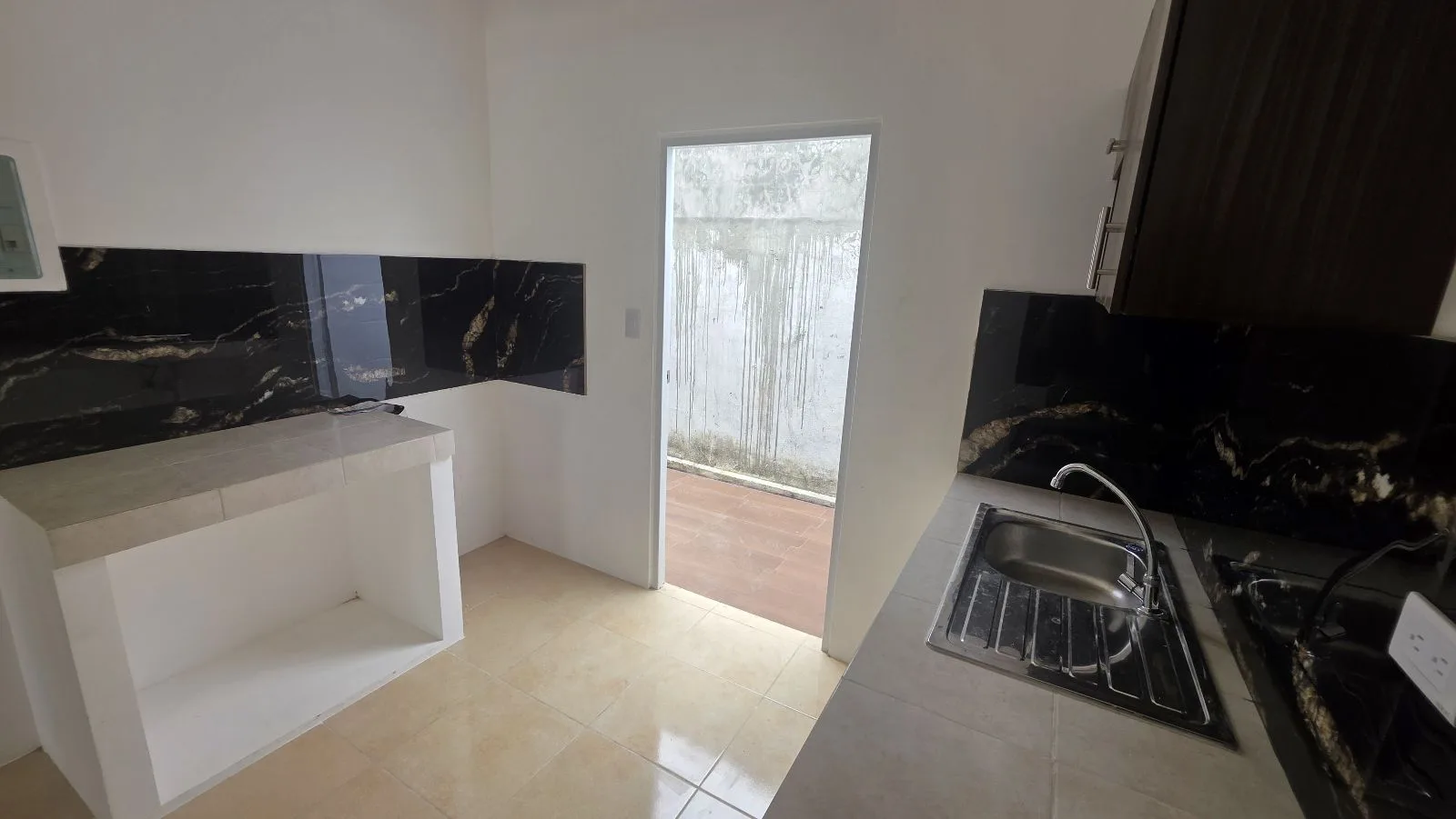 Villa Geranio 2, ingresando por Chongon, GenF