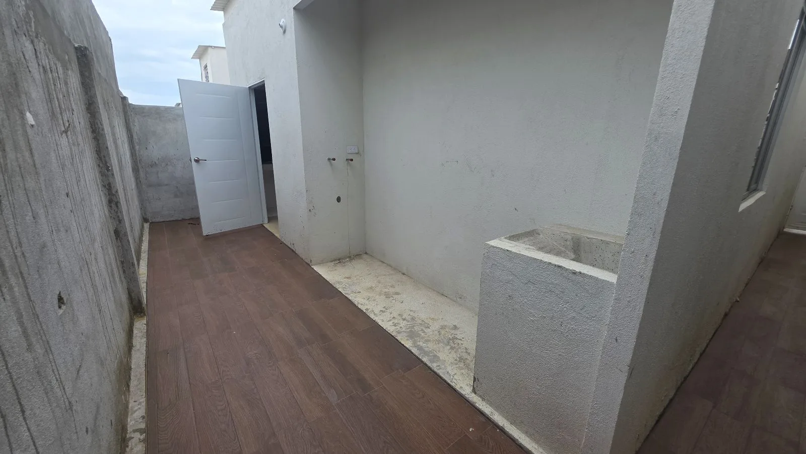 Villa Geranio 2, ingresando por Chongon, GenF