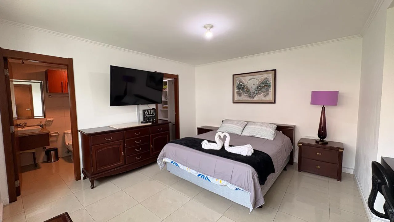 Suite en Venta, Riverfront I, Puerto Santa Ana, MaxB