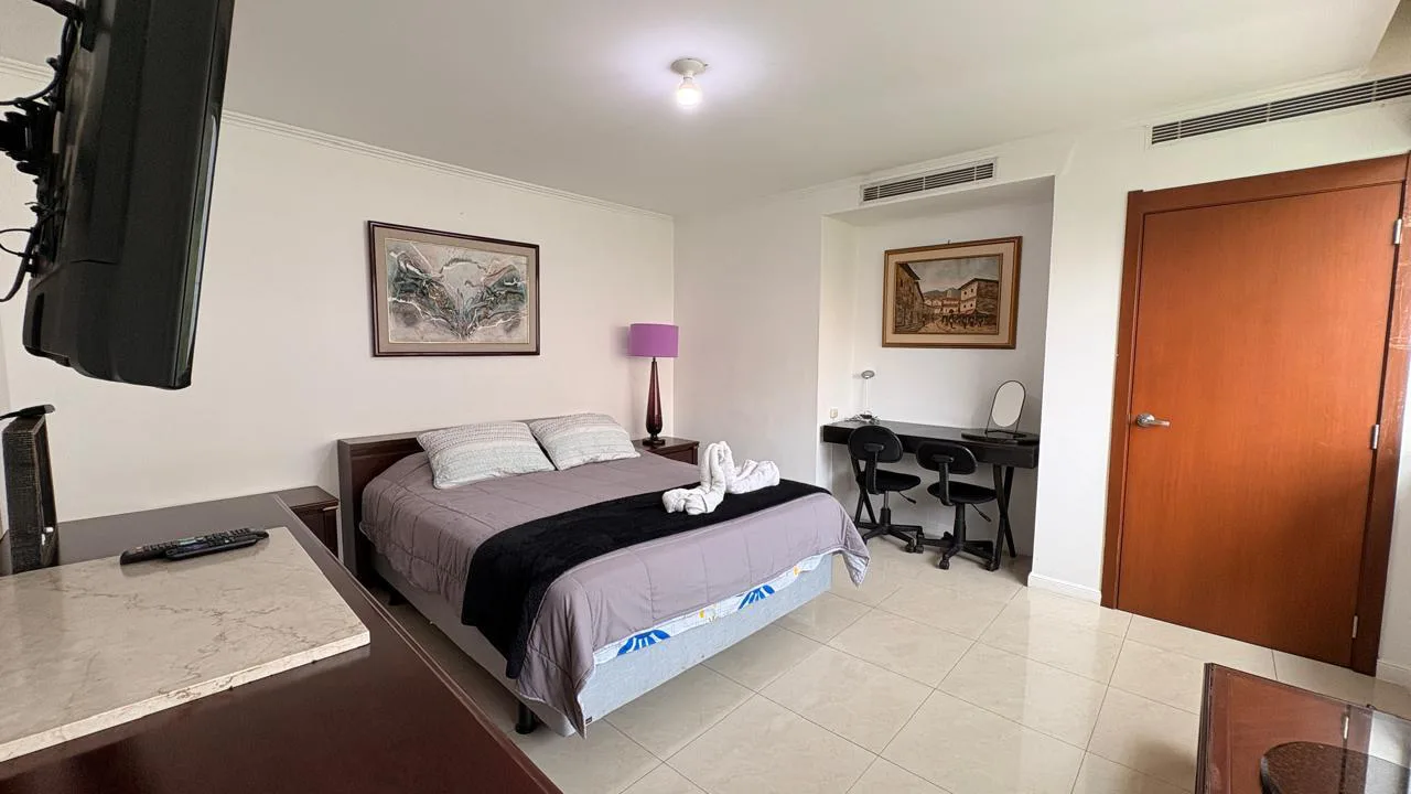 Suite en Venta, Riverfront I, Puerto Santa Ana, MaxB