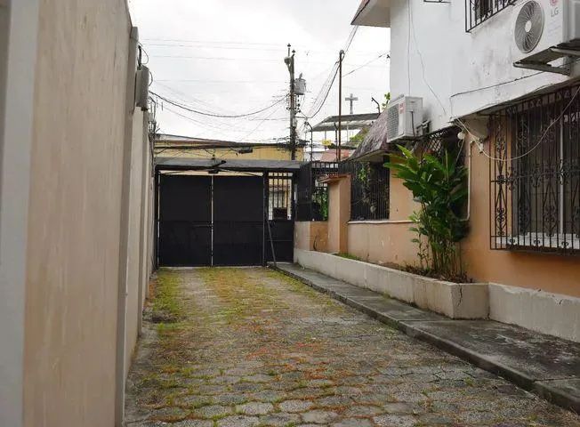 casa en venta en Urdesa Norte VanC