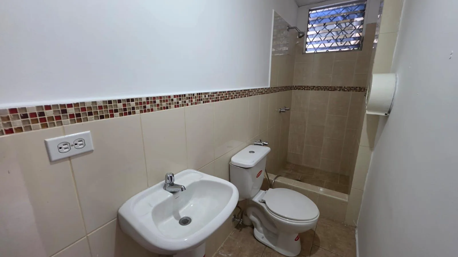 Se alquila Casa Comercial en Urdenor 1, Norte de Guayaquil, AnaA