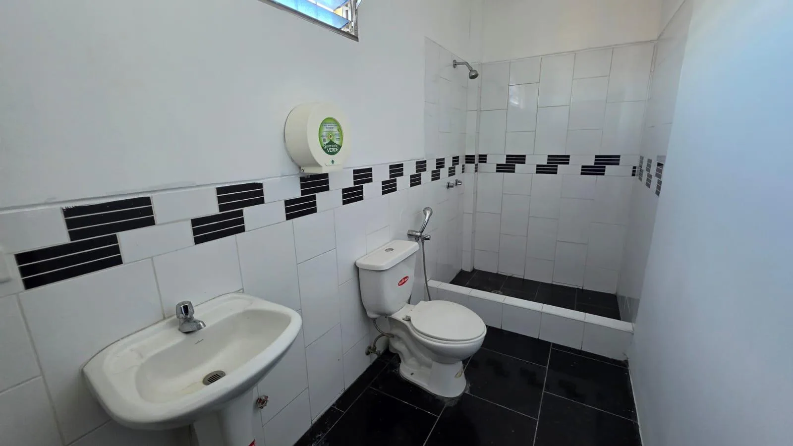 Se alquila Casa Comercial en Urdenor 1, Norte de Guayaquil, AnaA