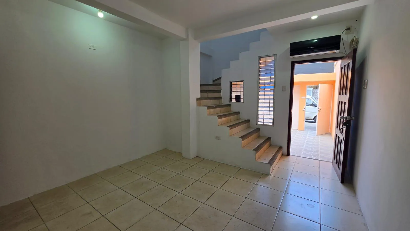 Se alquila Casa Comercial en Urdenor 1, Norte de Guayaquil, AnaA