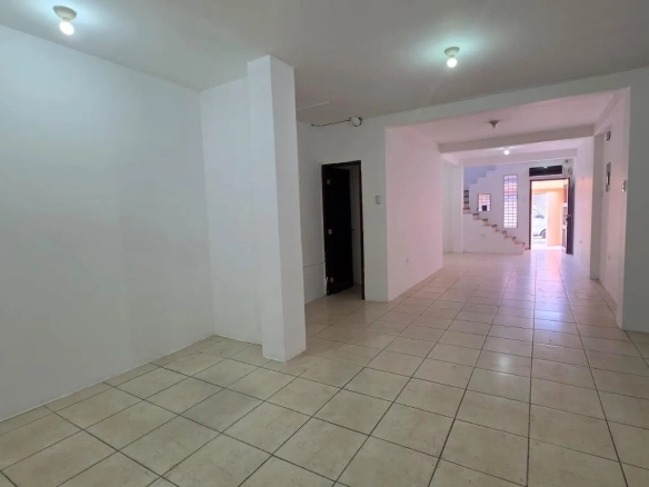 Se alquila Casa Comercial en Urdenor 1, Norte de Guayaquil, AnaA