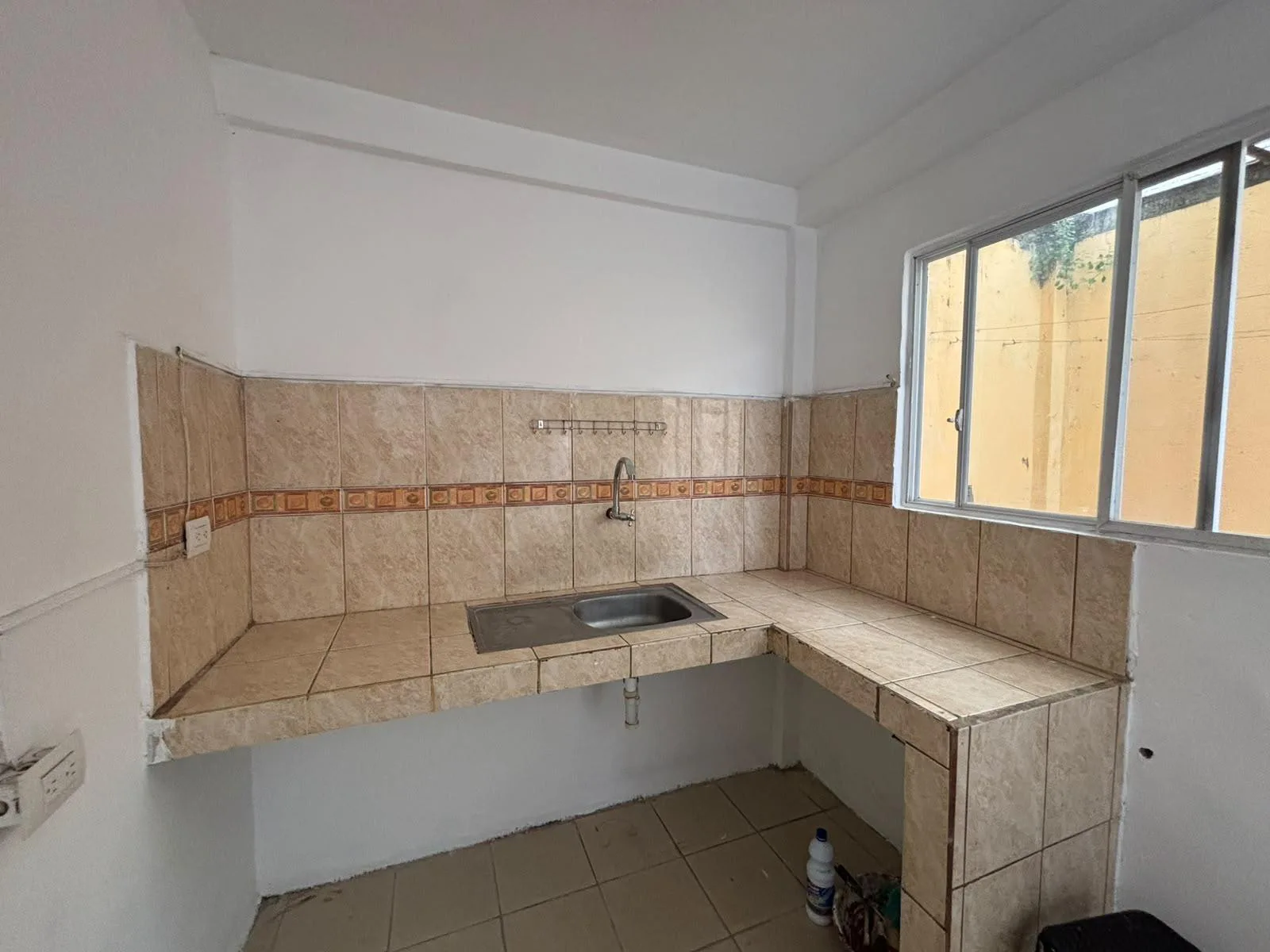 CASA EN VENTA 2 PISOS, VILLA ESPAÑA 1, ETAPA BARCELONA AyS