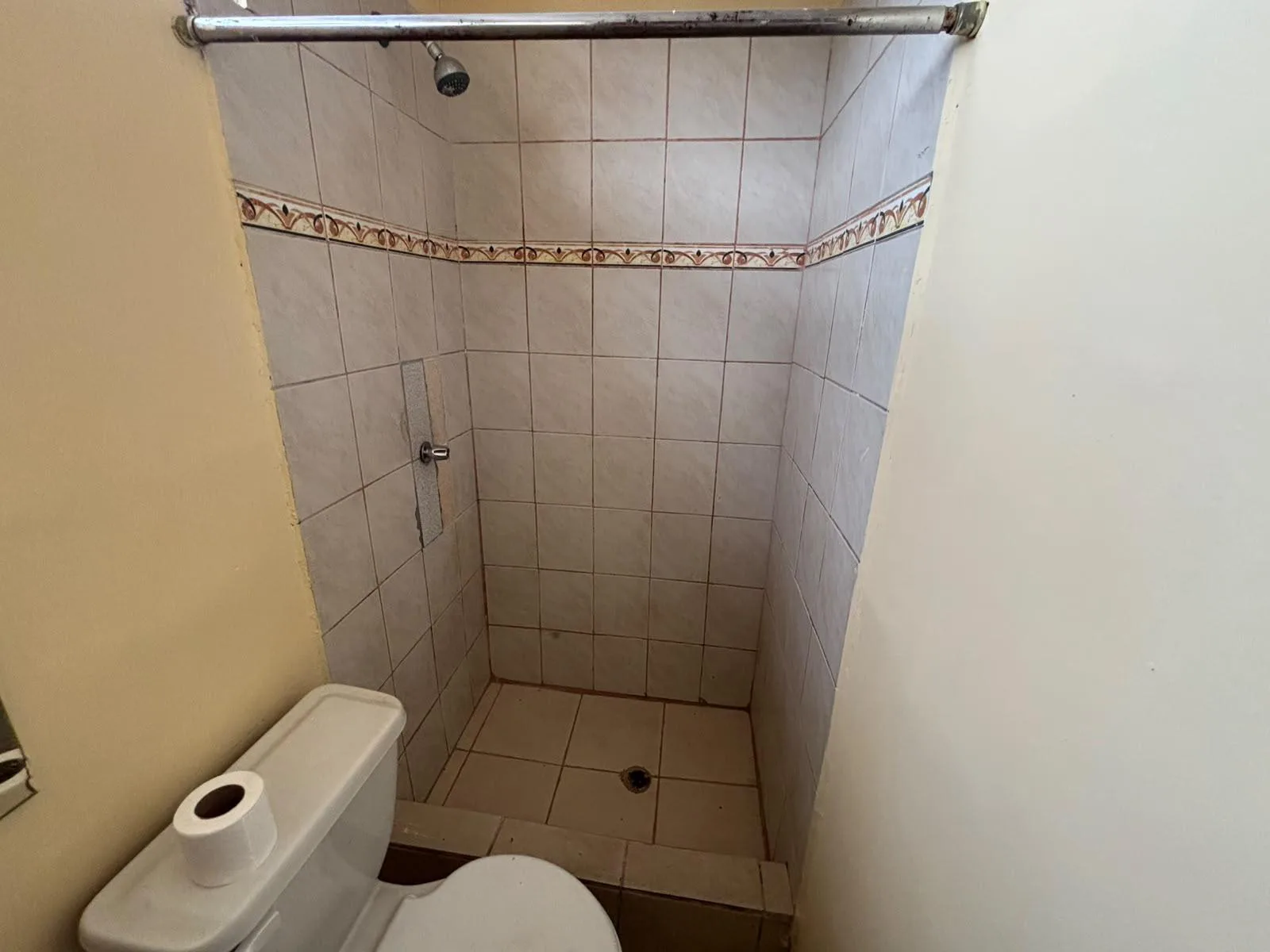 CASA EN VENTA 2 PISOS, VILLA ESPAÑA 1, ETAPA BARCELONA AyS