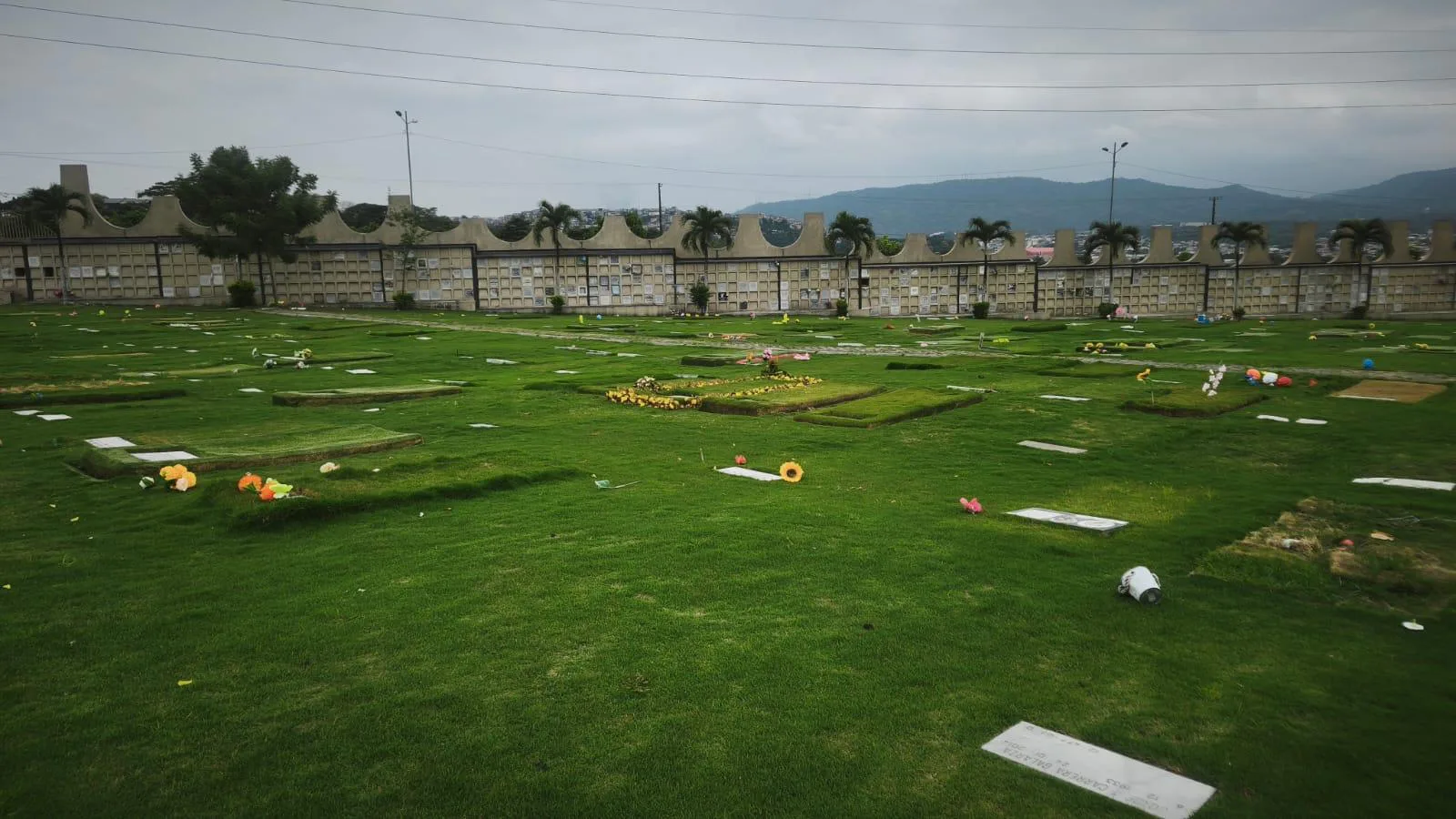 Venta de Lote doble en Jardines de Esperanza cerca del Santuario de Shoensttat CriL