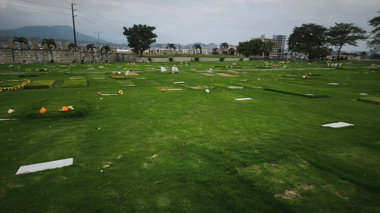 Venta de Lote doble en Jardines de Esperanza cerca del Santuario de Shoensttat CriL